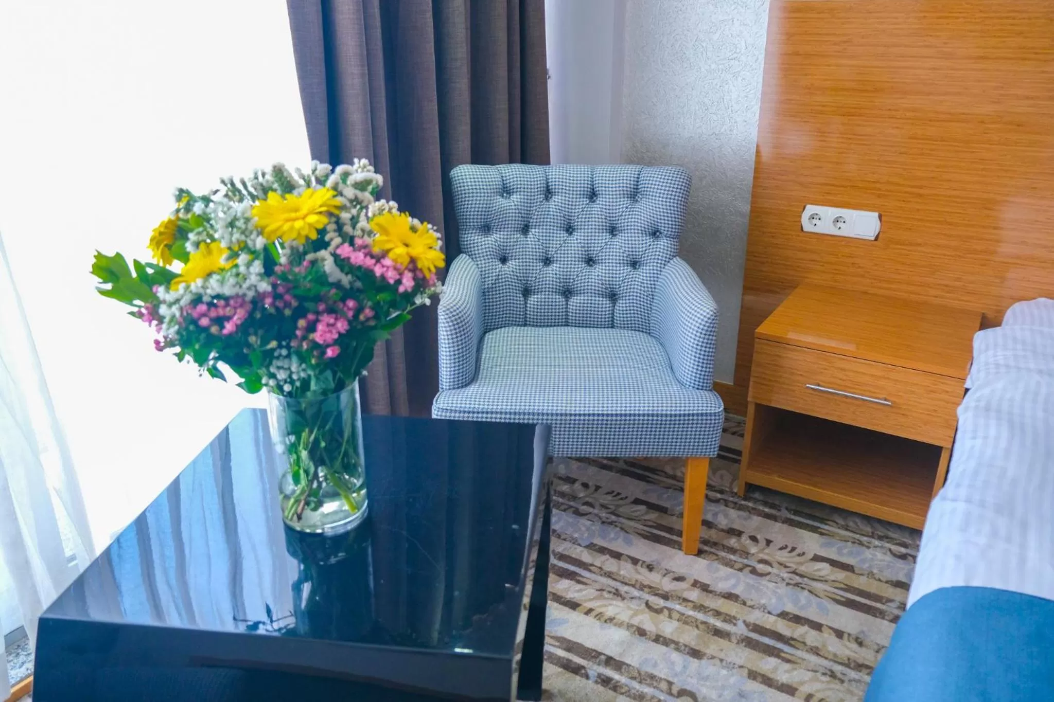 Seating area in Bulvar Hotel