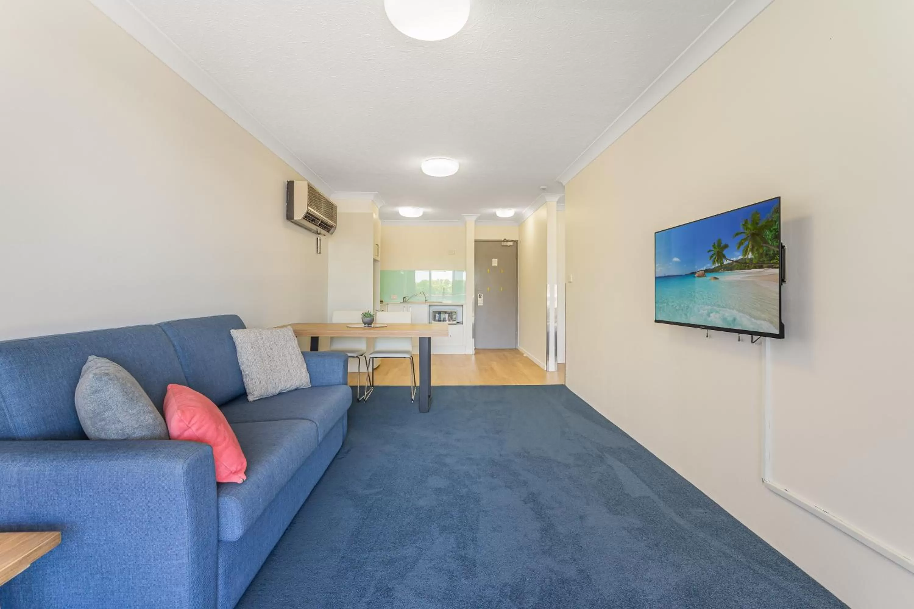 TV and multimedia in Nelson Towers Motel & Apartments