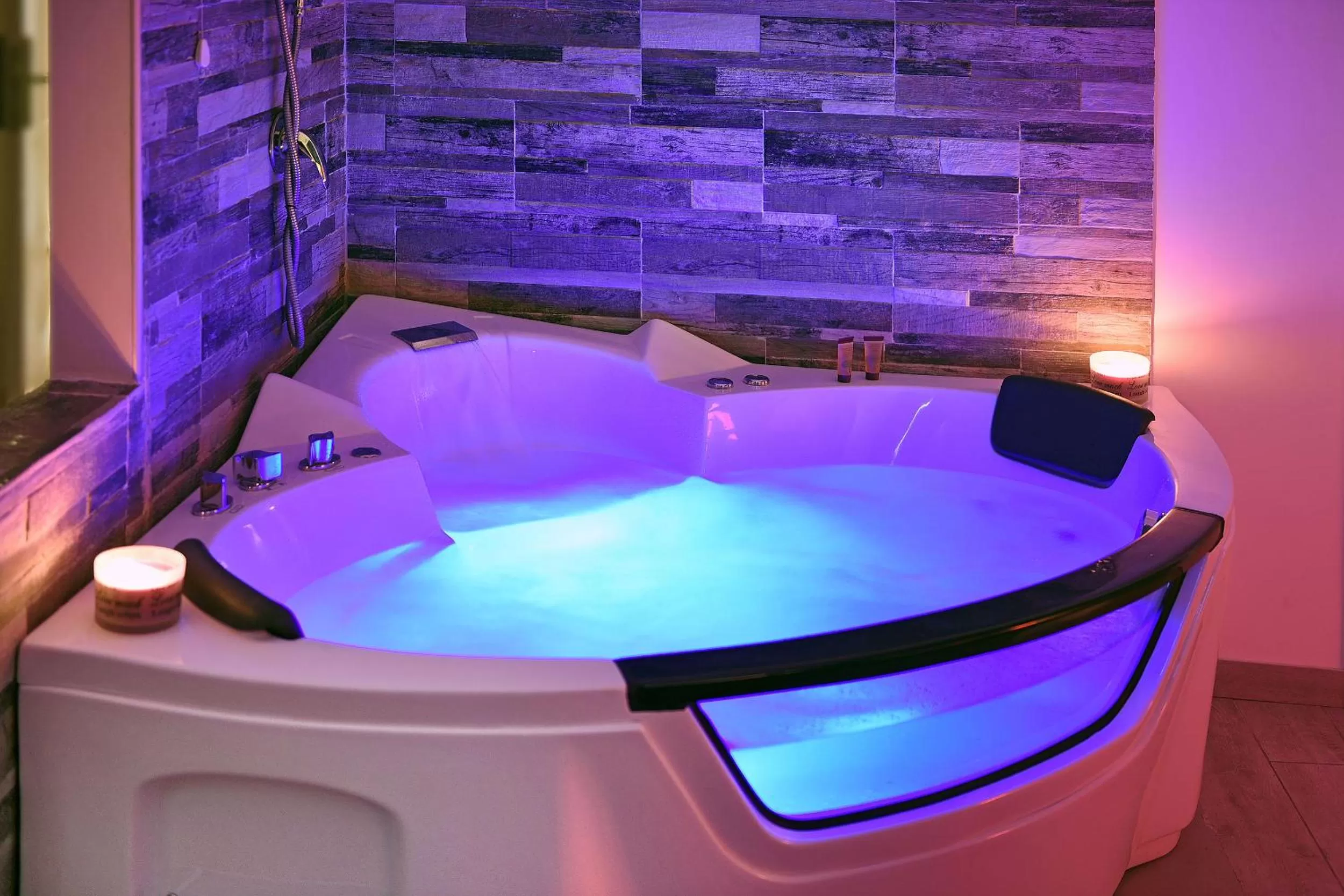 Hot Tub in Barbarella Spa