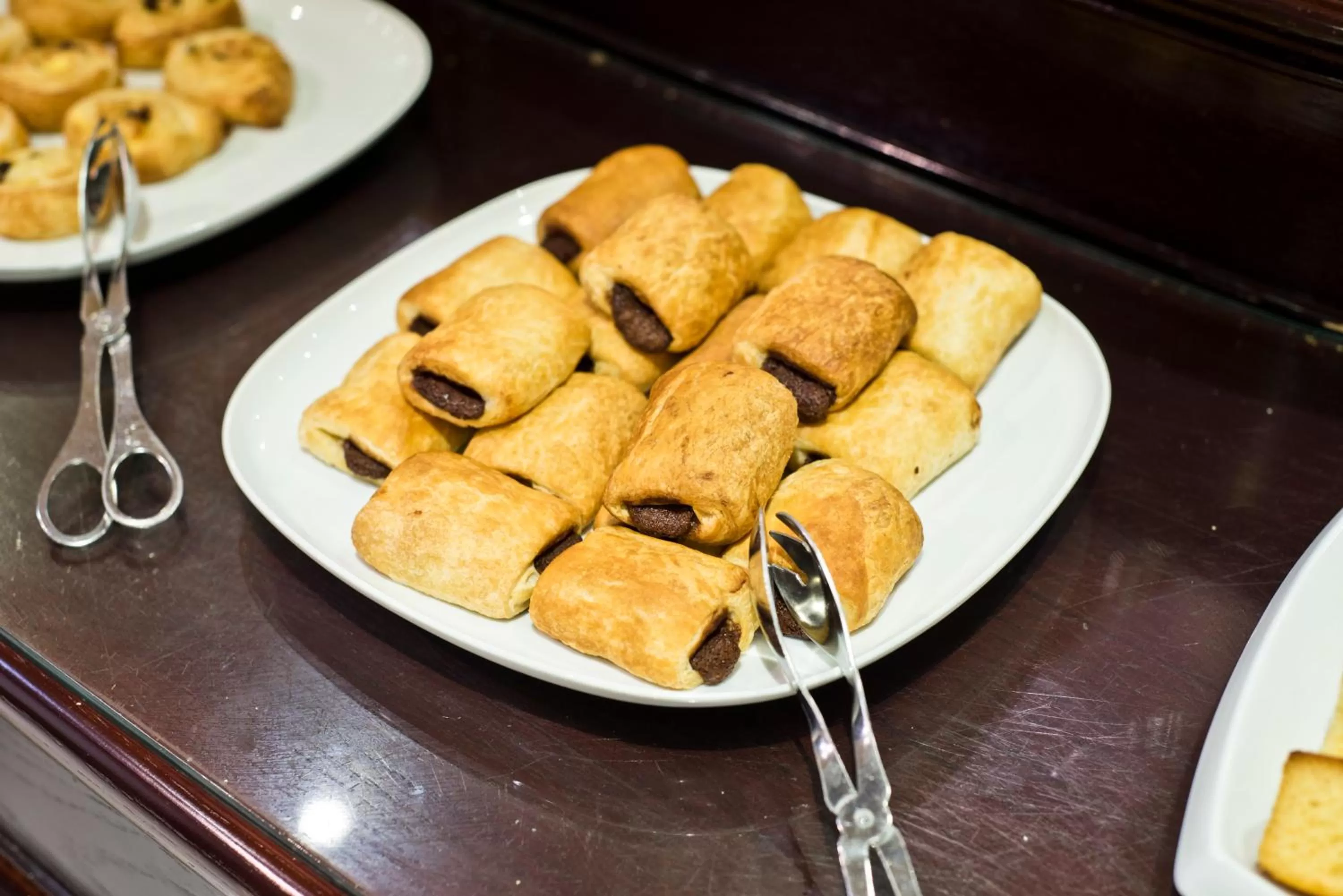 Buffet breakfast in Golden Tulip Porto Gaia