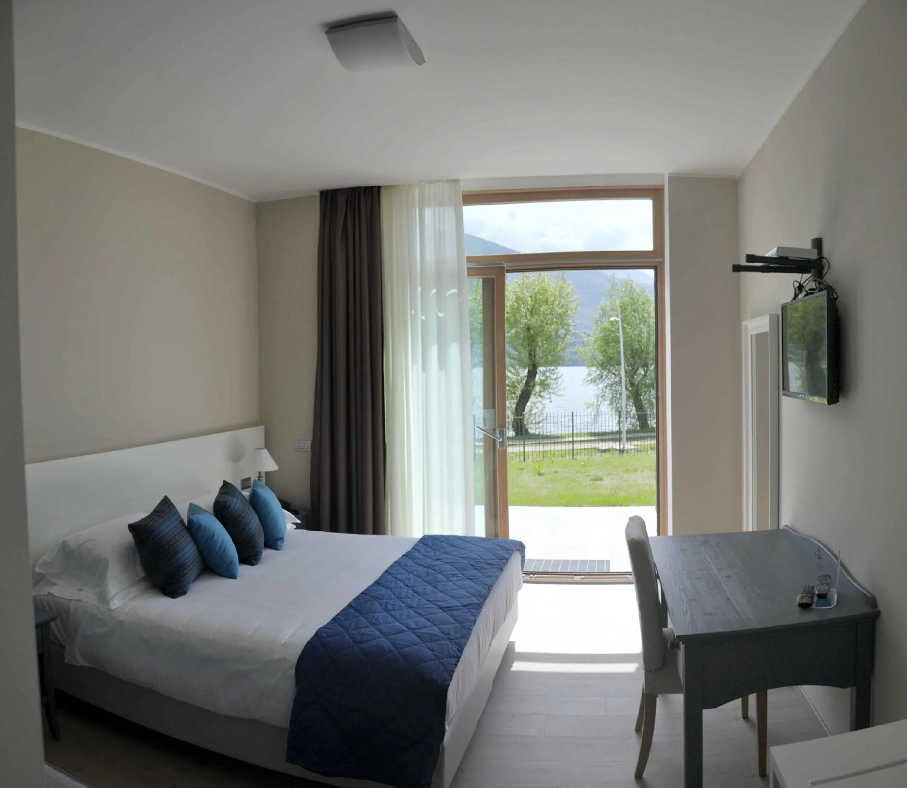 Bedroom, Bed in Tullio Hotel