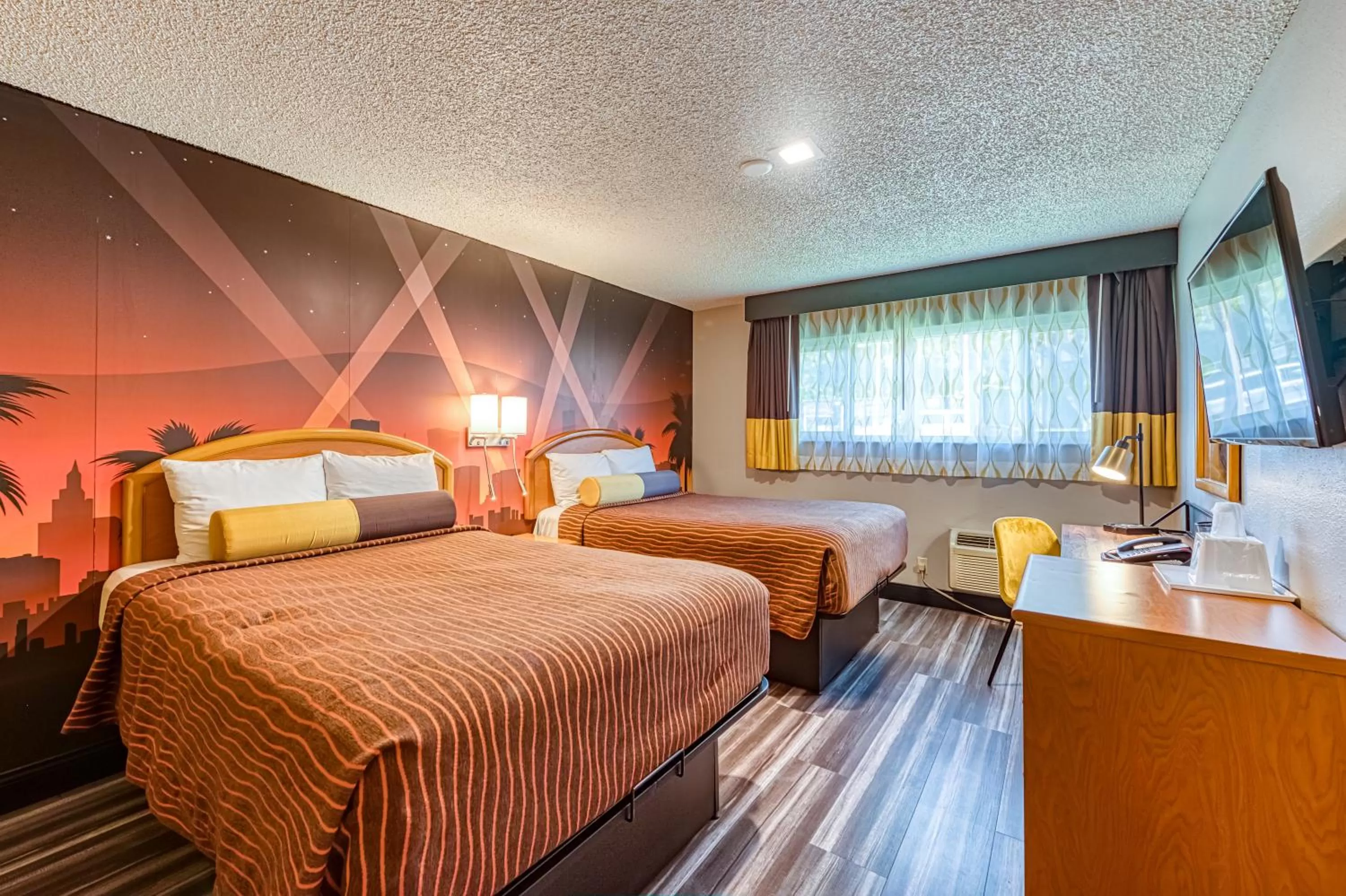 Photo of the whole room, Bed in La Mirage Inn - Hollywood