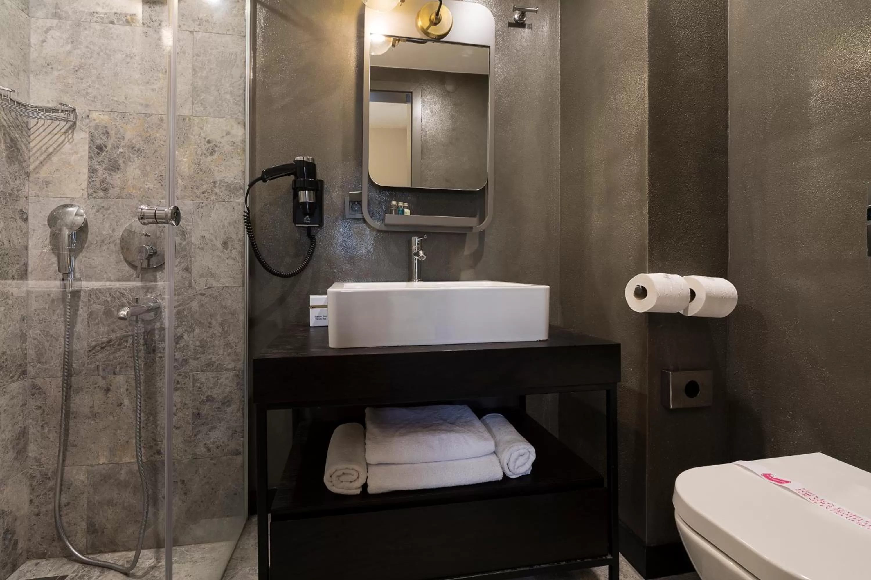 Shower in Nabu Hotel Karaköy