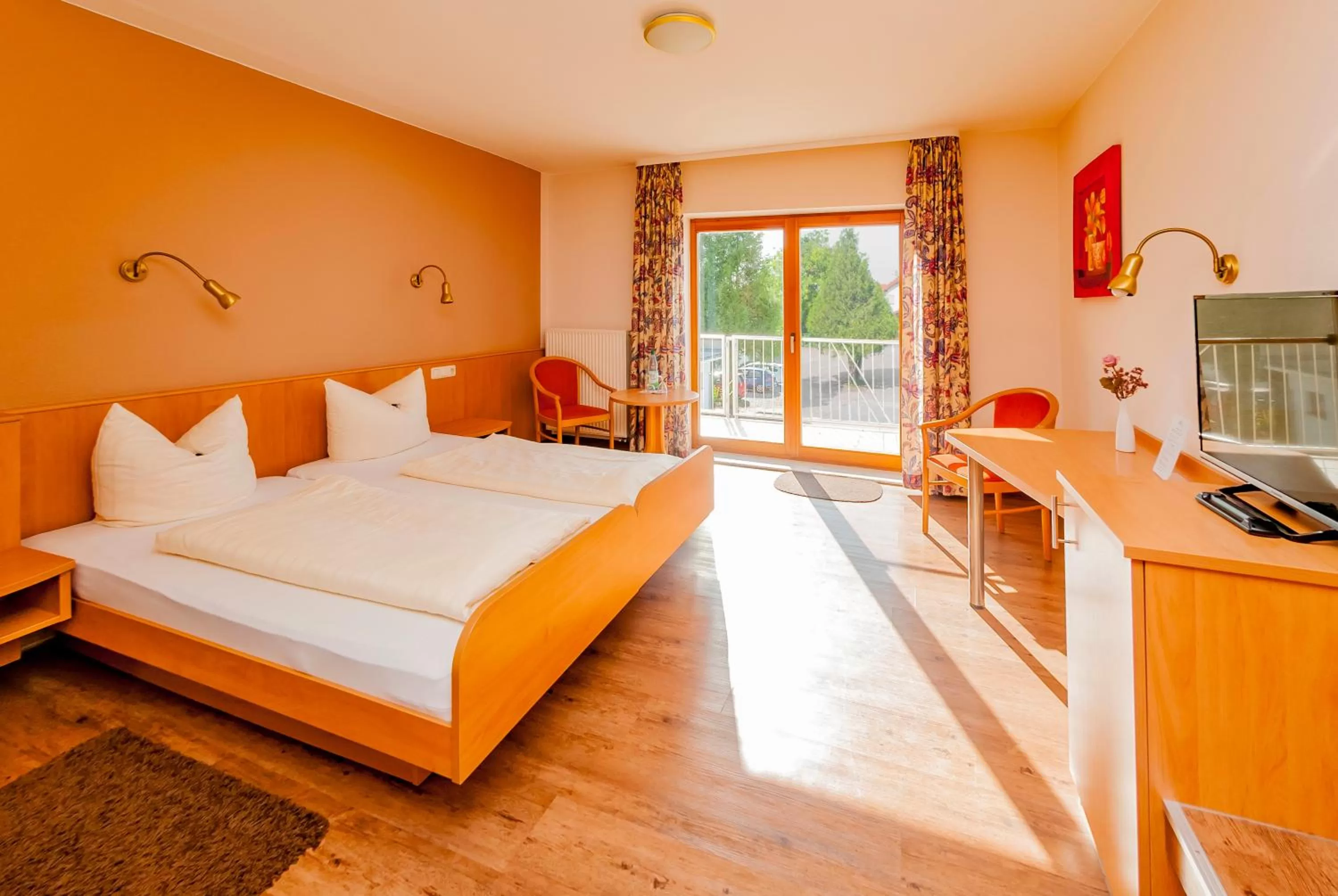 Photo of the whole room, Bed in Hotel Bett & Frühstück