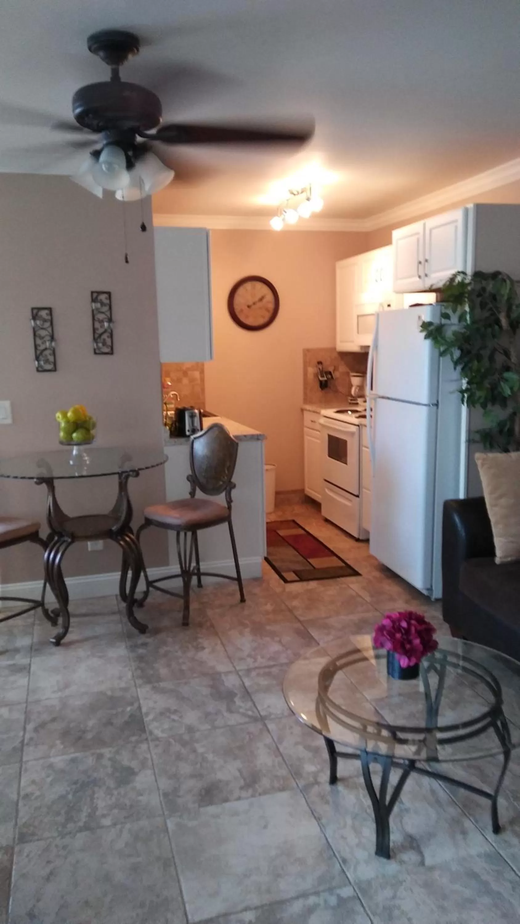 Photo of the whole room, Dining Area in Aqua Mar Condos