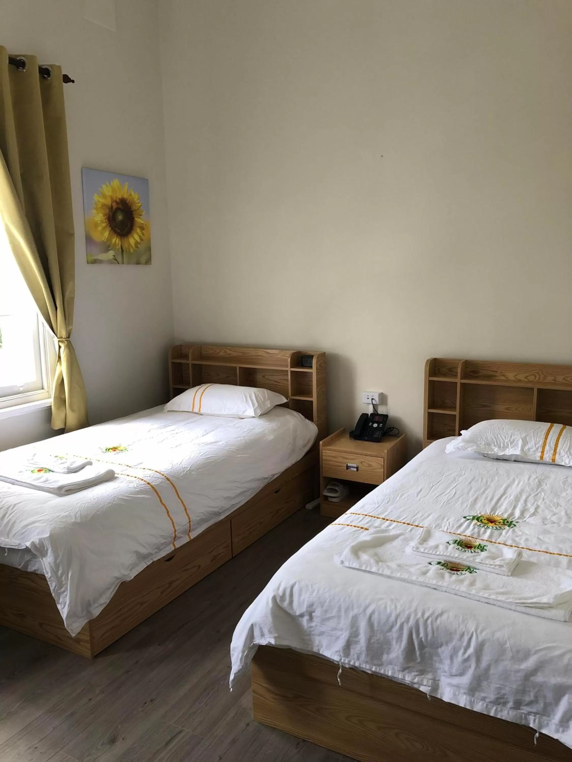 Bed in Hearty Center Motel