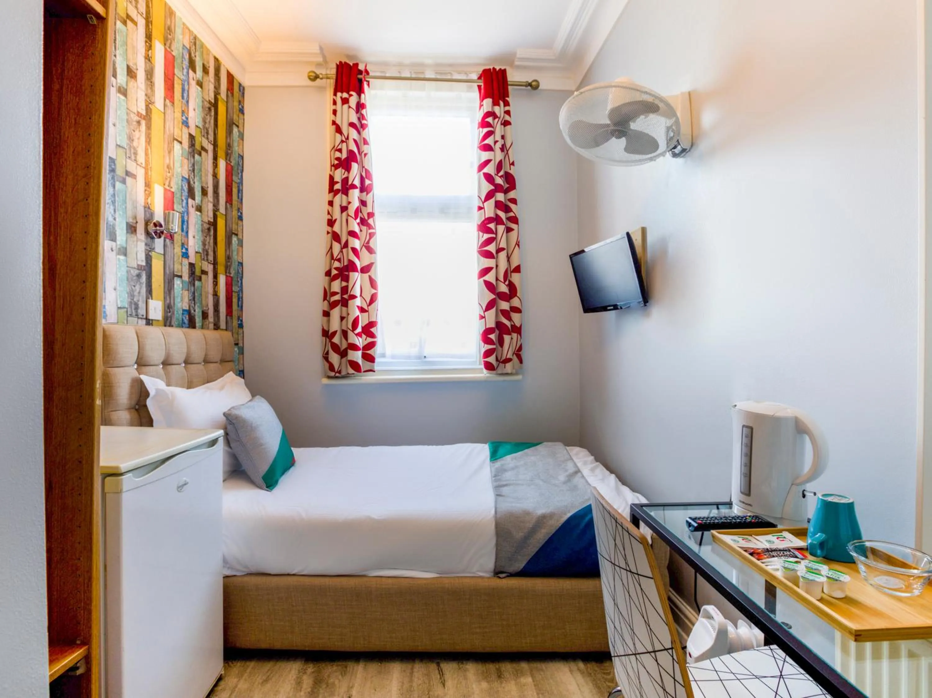 Photo of the whole room in Sino Hotel