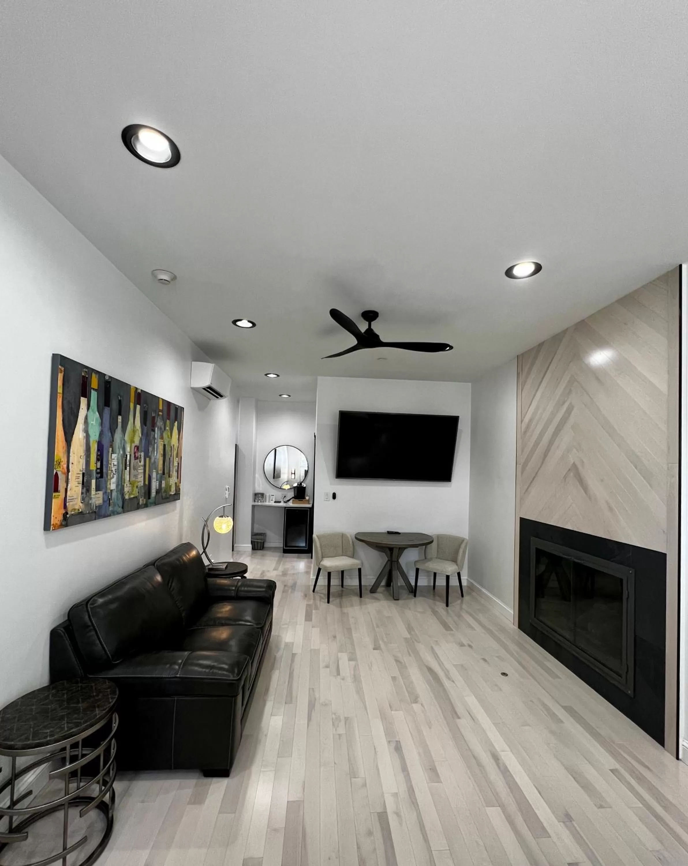 TV and multimedia in Elaine's Cape May Boutique Hotel