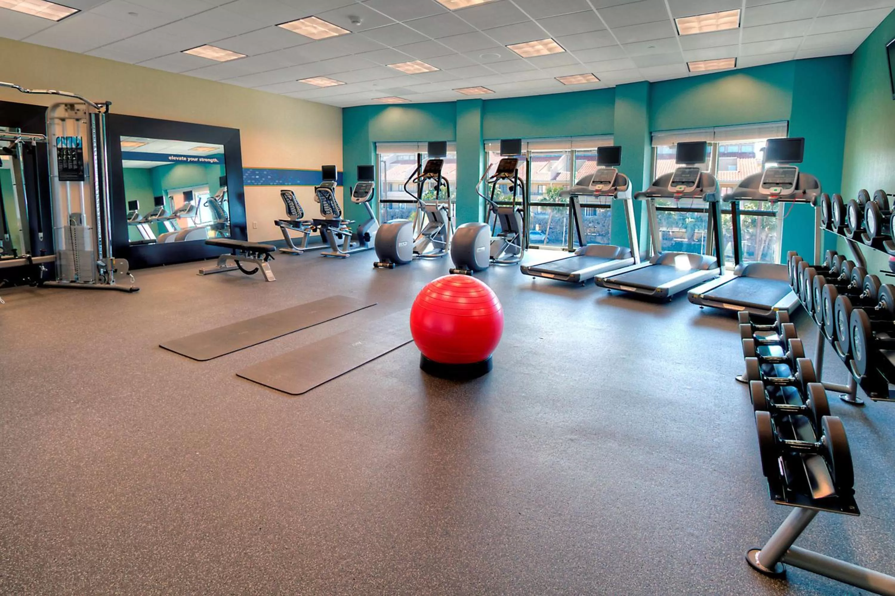 Fitness centre/facilities in Hampton Inn & Suites Destin
