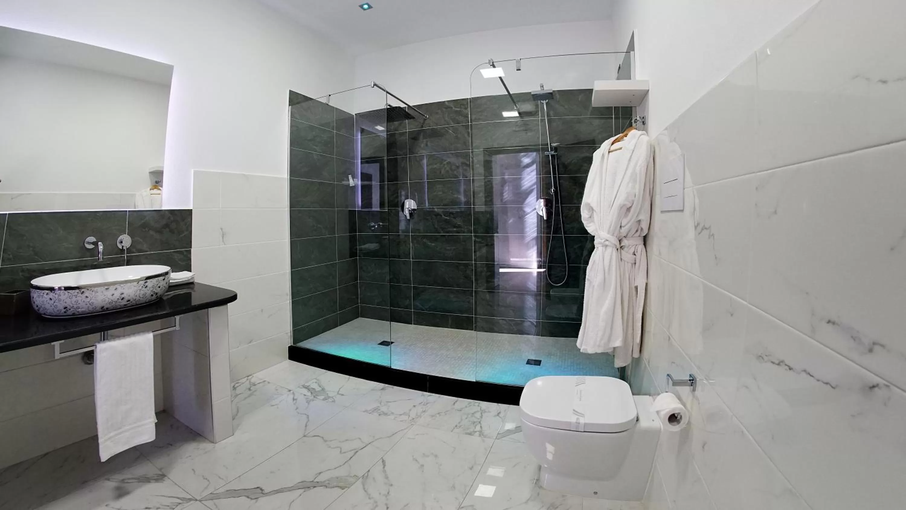 Bathroom in Beverello Suite