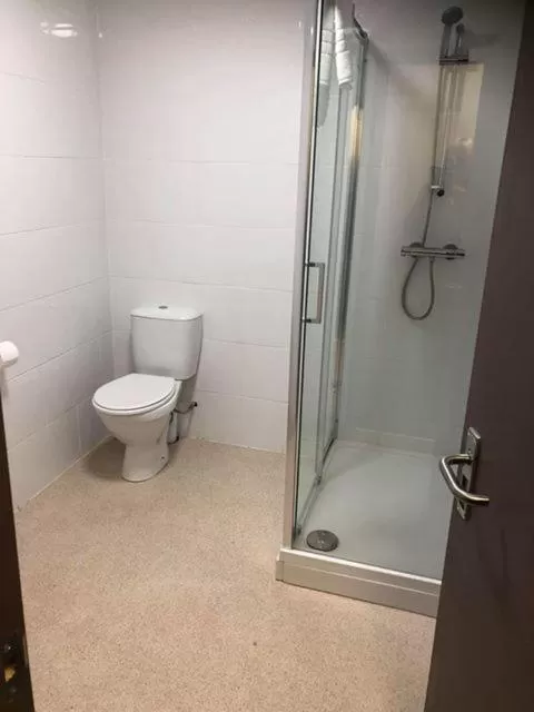 Bathroom in Alcester Inn