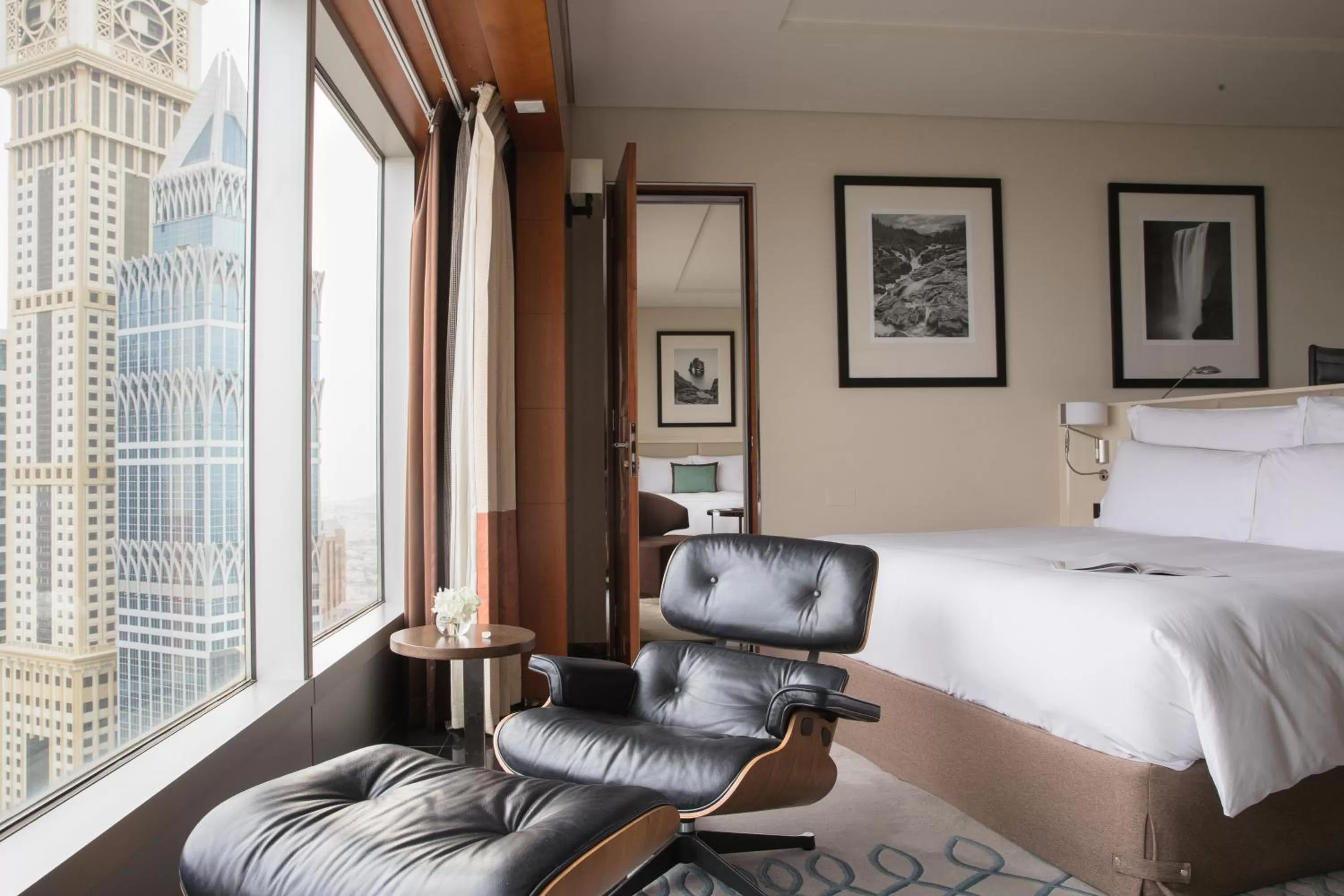 Bed, Seating Area in Jumeirah Emirates Towers