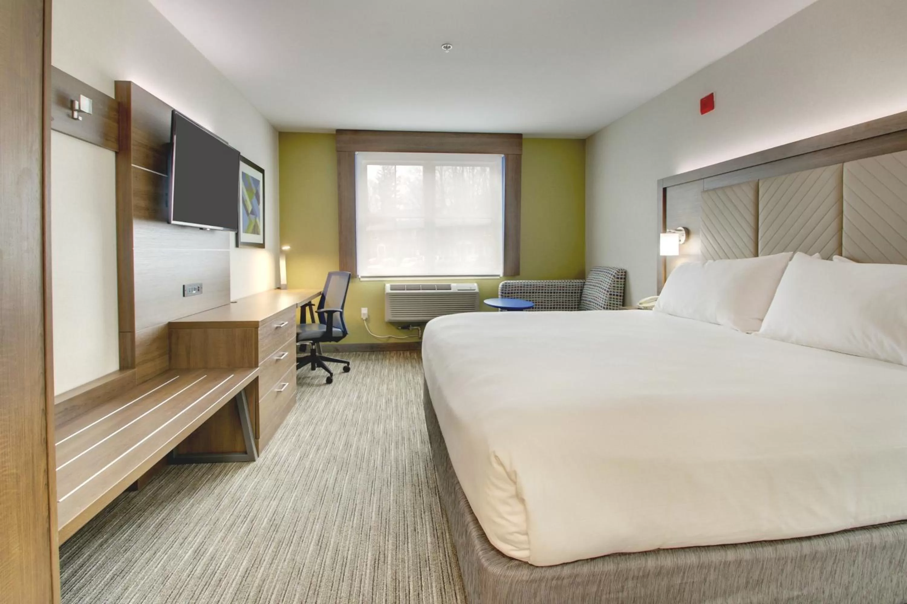 Photo of the whole room, Bed in Holiday Inn Express Durham-UNH by IHG