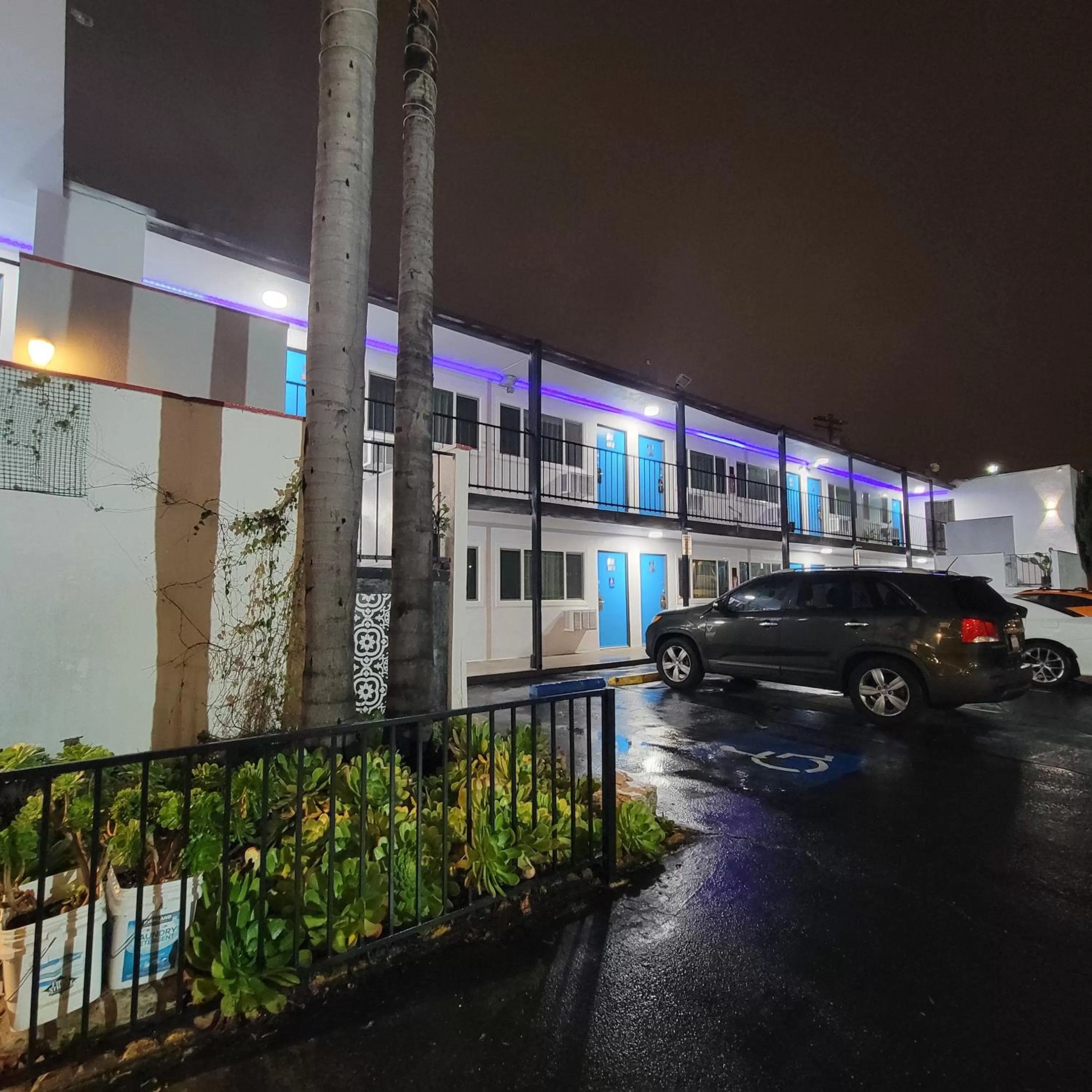 Property building in Guest Harbor Inn- Port Of Los Angeles San Pedro