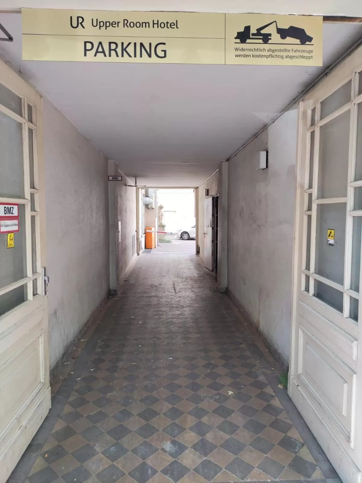 Parking in Upper Room Hotel Kurfürstendamm