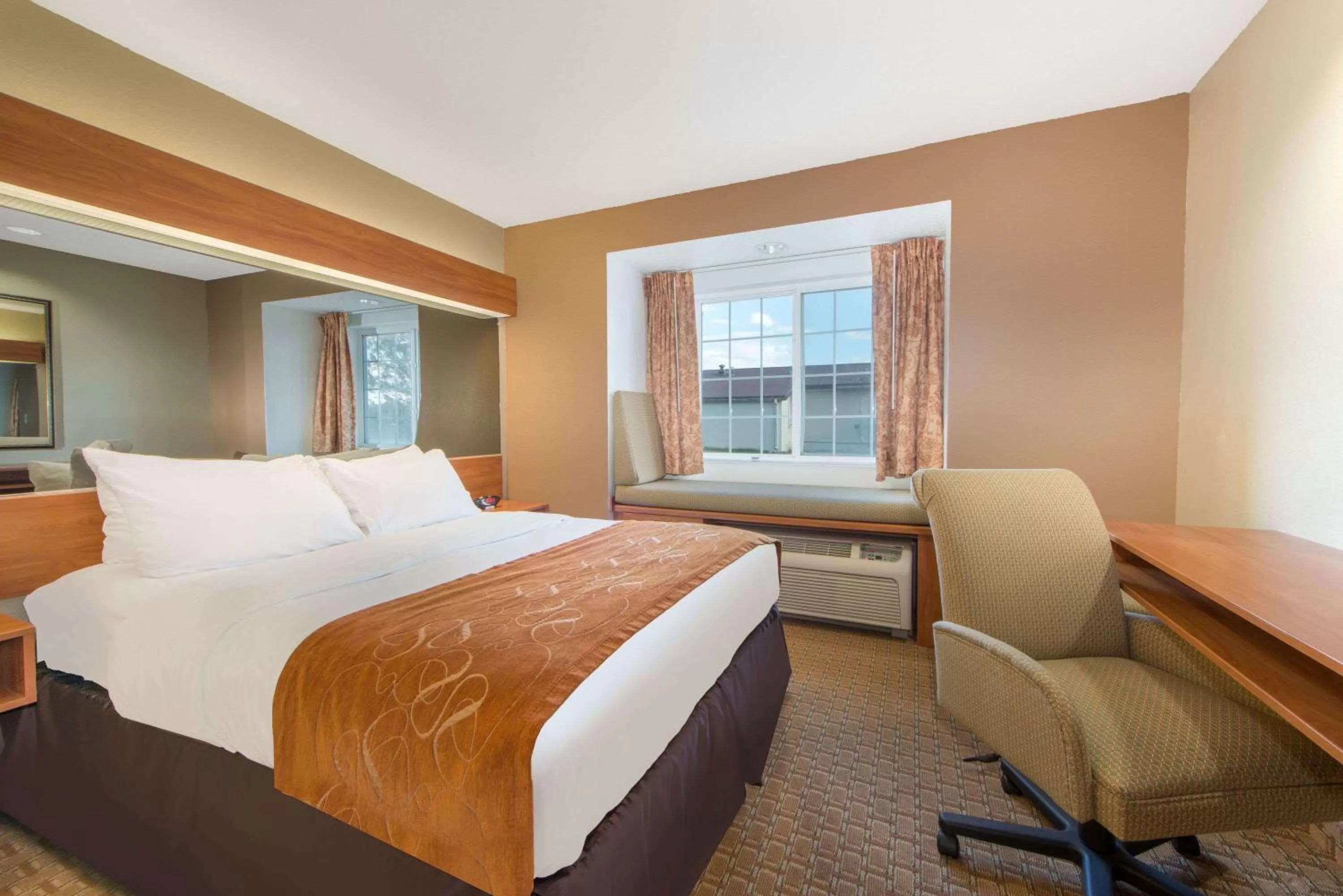 Photo of the whole room, Bed in Microtel Inn & Suites