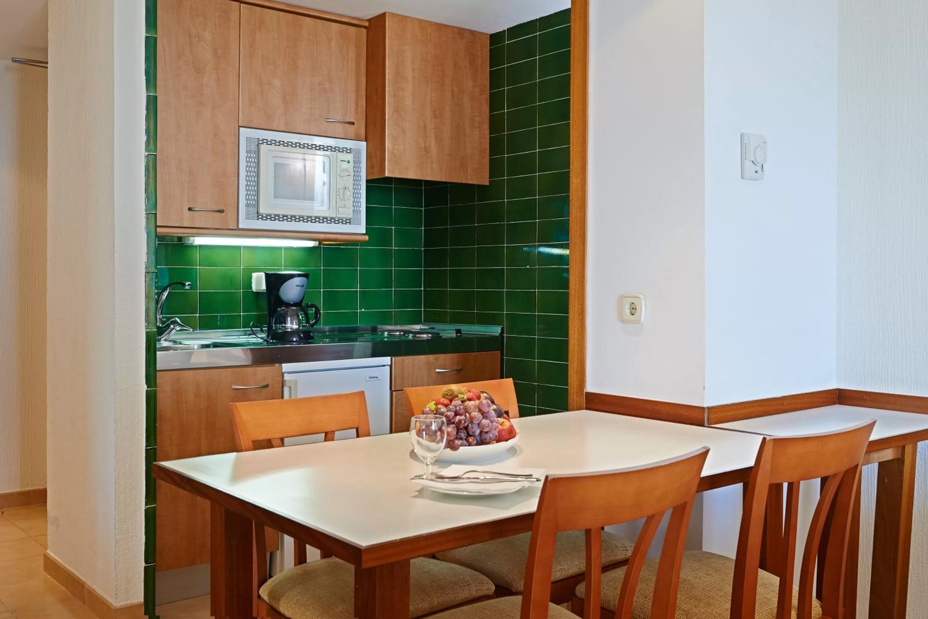 Coffee/tea facilities in Hipotels Dunas Aparthotel