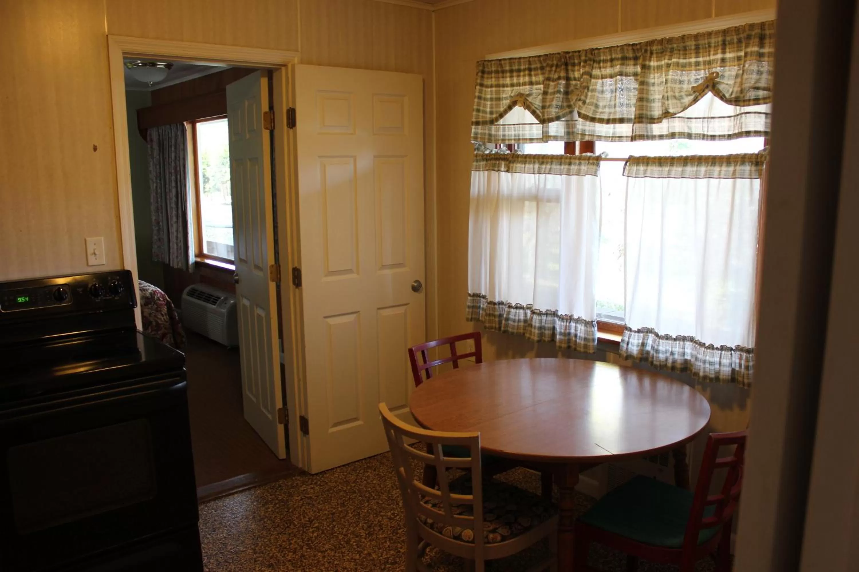 Decorative detail, Dining Area in Heidi's Inn
