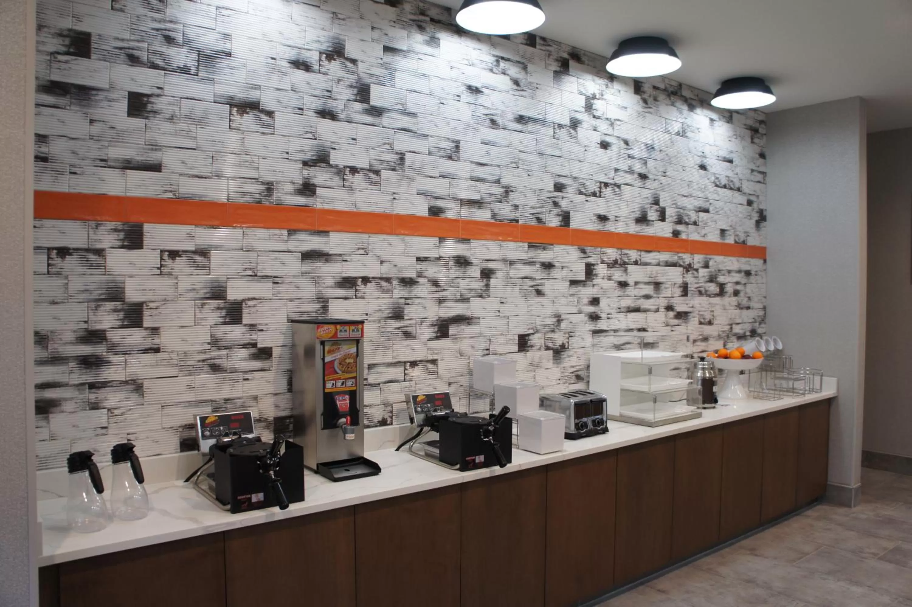 Restaurant/places to eat in La Quinta Inn & Suites by Wyndham Oxford