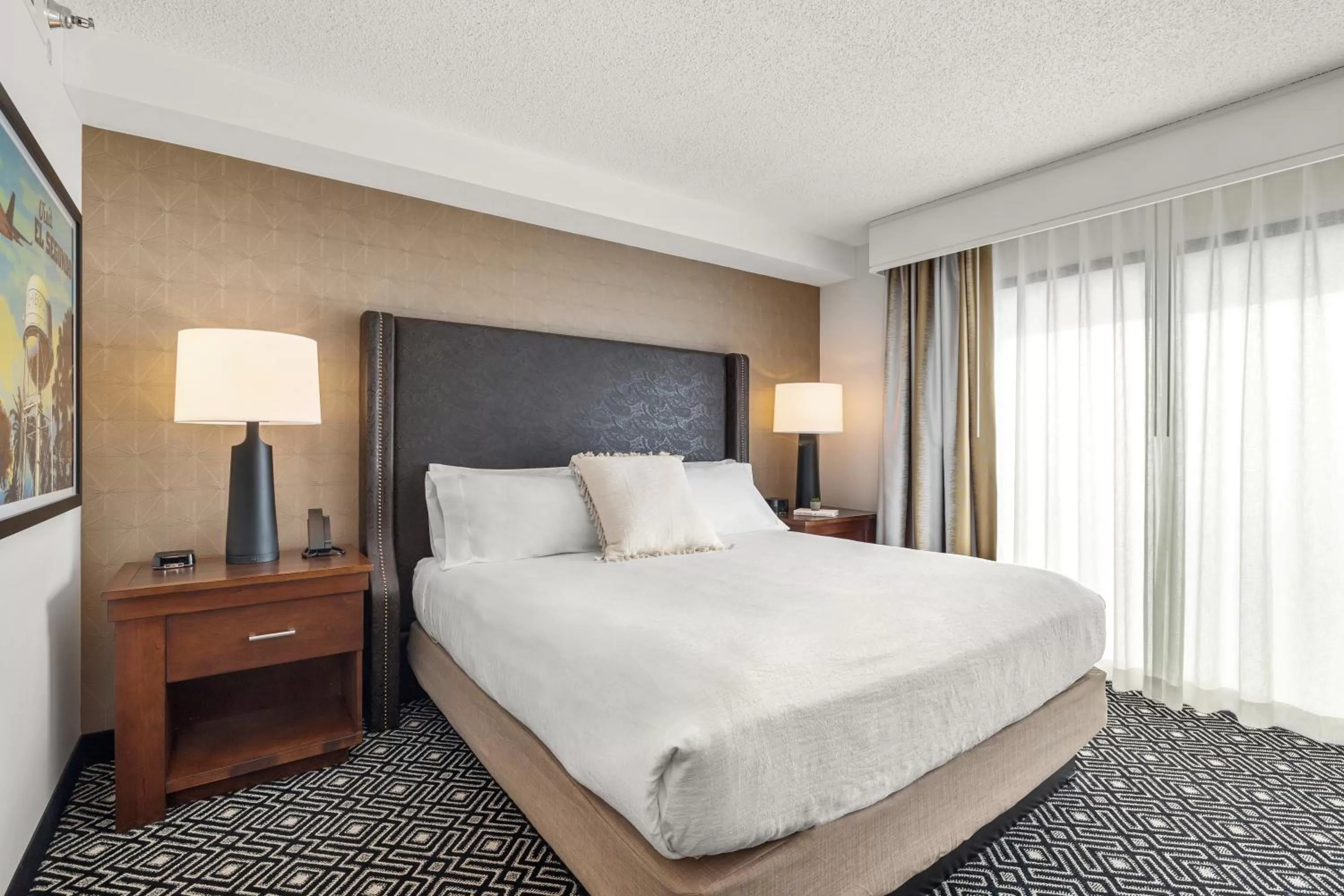 Bed in Embassy Suites by Hilton Los Angeles International Airport South