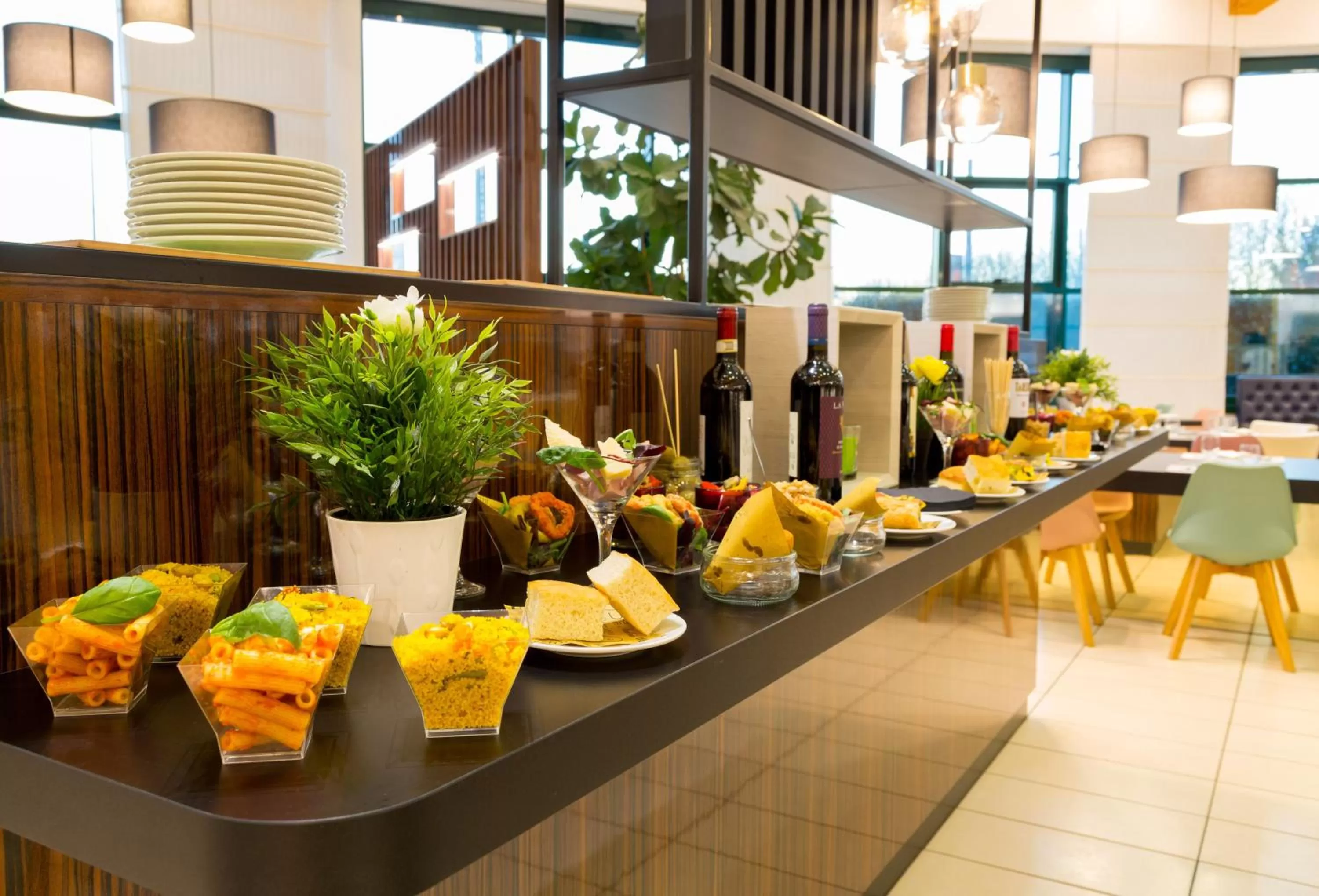 Lounge or bar in Holiday Inn Bologna - Fiera by IHG