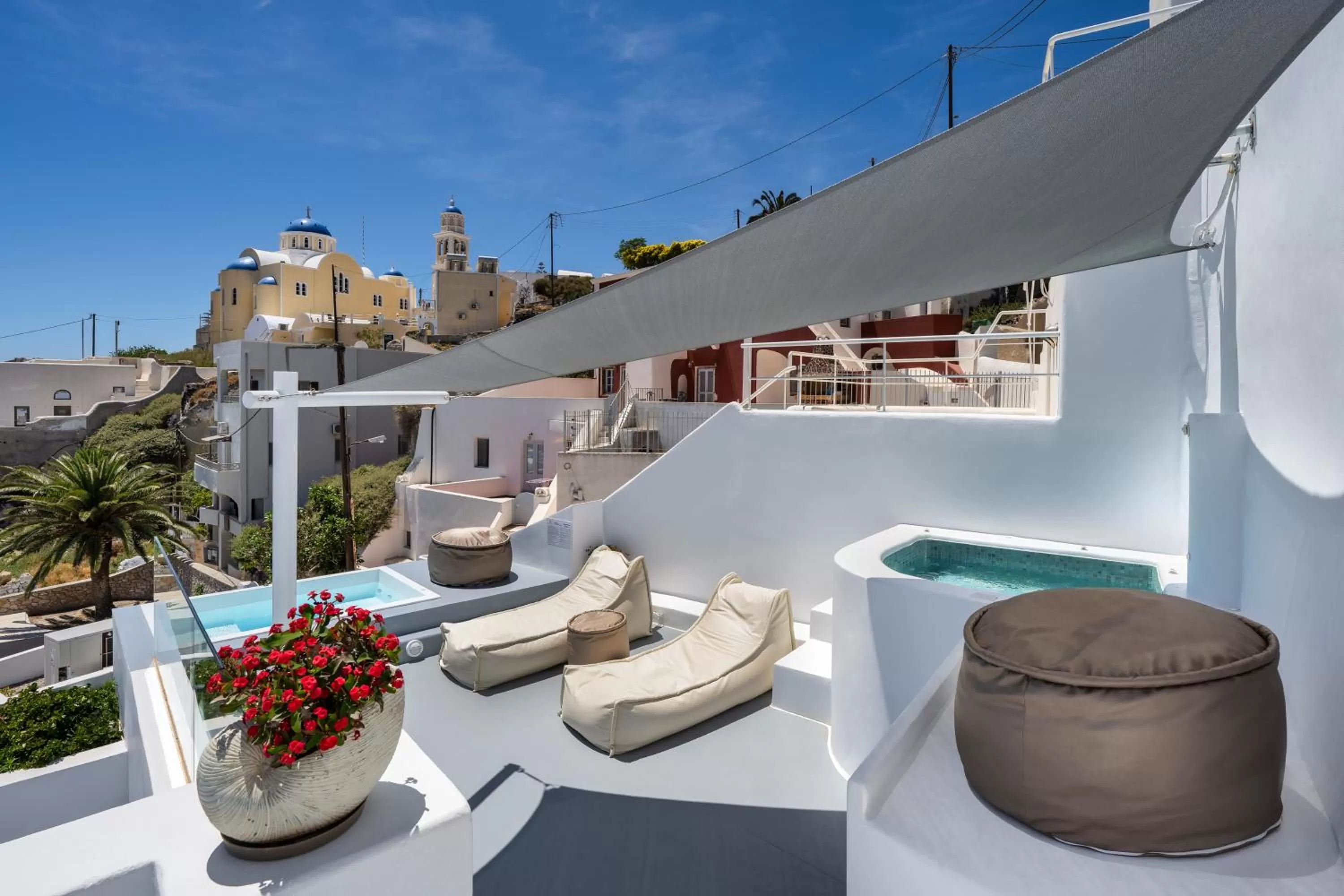 Hot Tub in Hill Suites