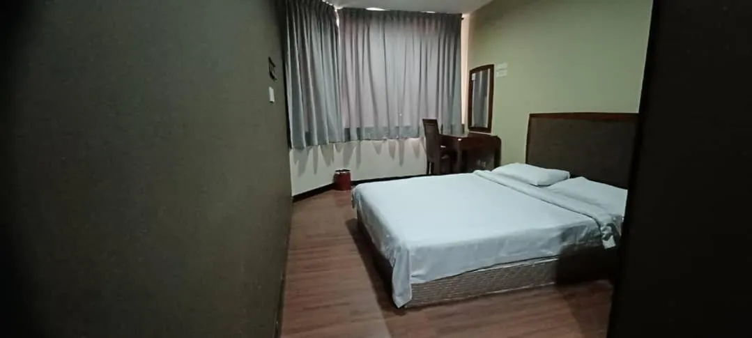 Bedroom, Bed in Hotel Sadong88