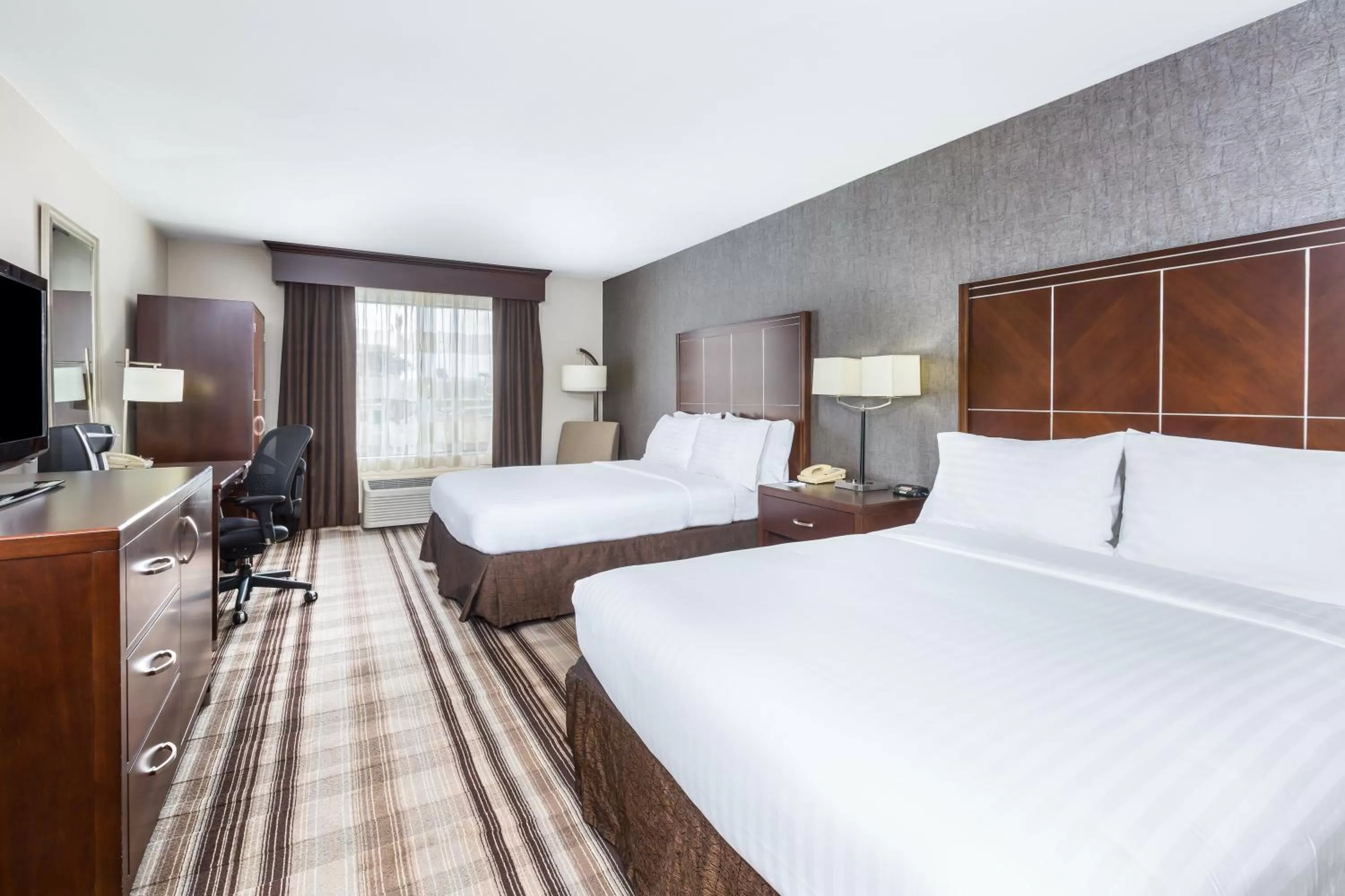 Photo of the whole room, Bed in Holiday Inn Express San Diego - Sea World Area by IHG