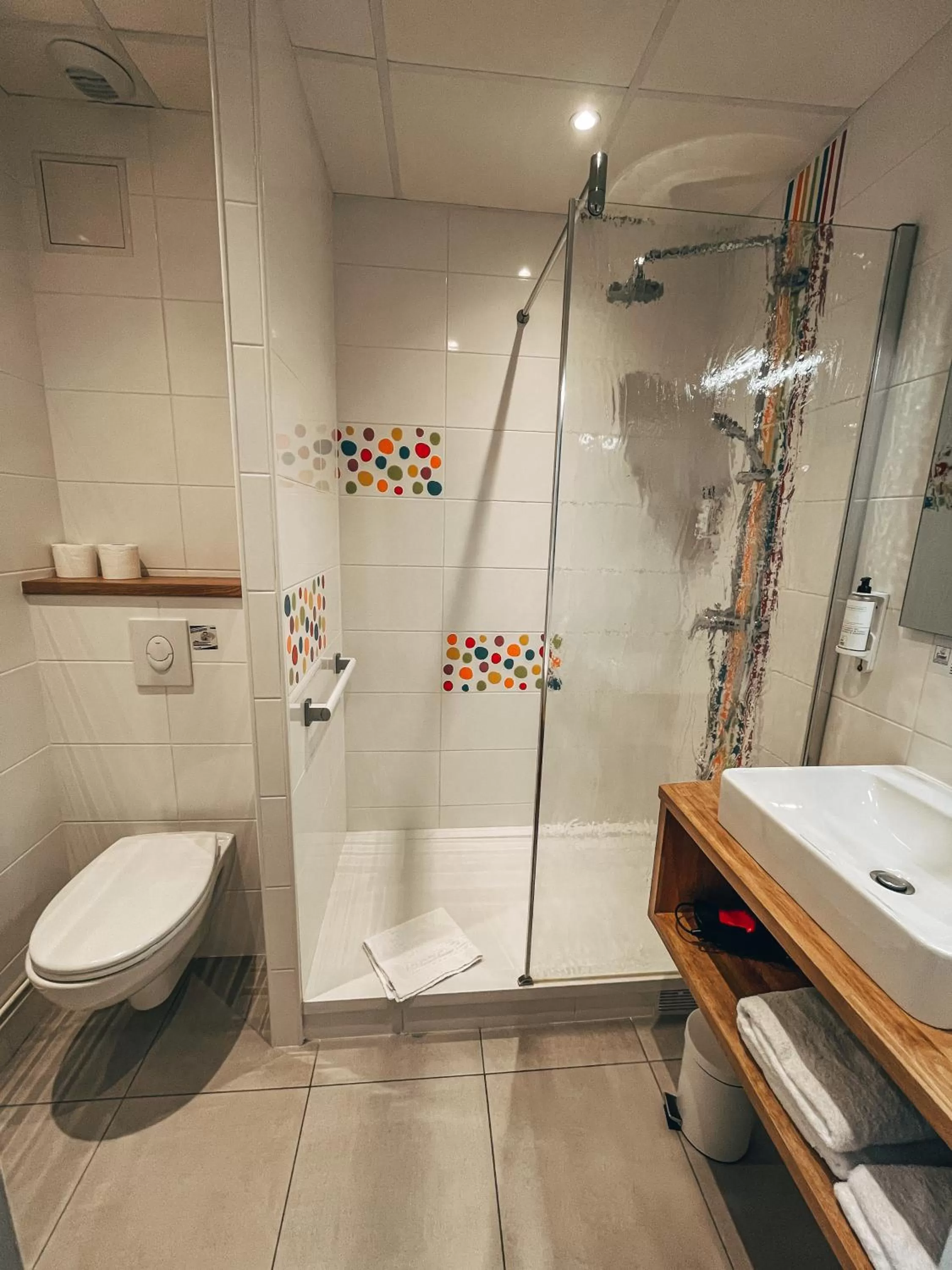 Bathroom in Garden Hotel Rennes Centre Gare