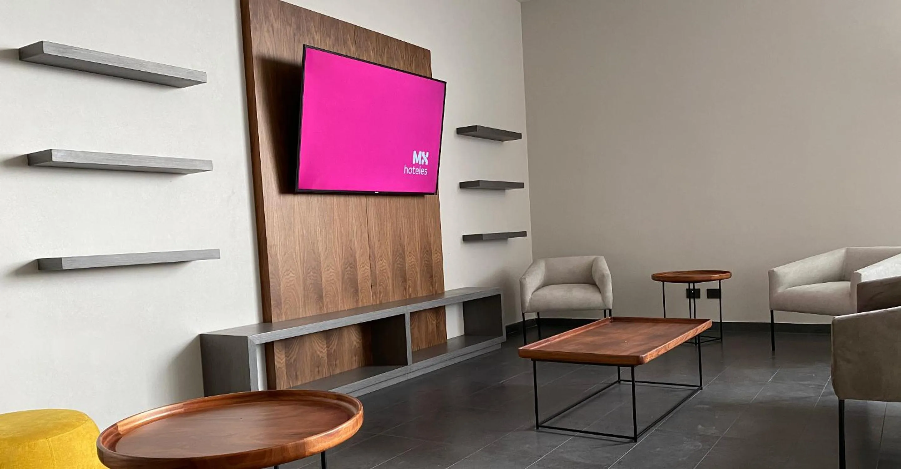 Living room in Hotel MX mas cuautitlan Izcalli, Trademark by Wyndham