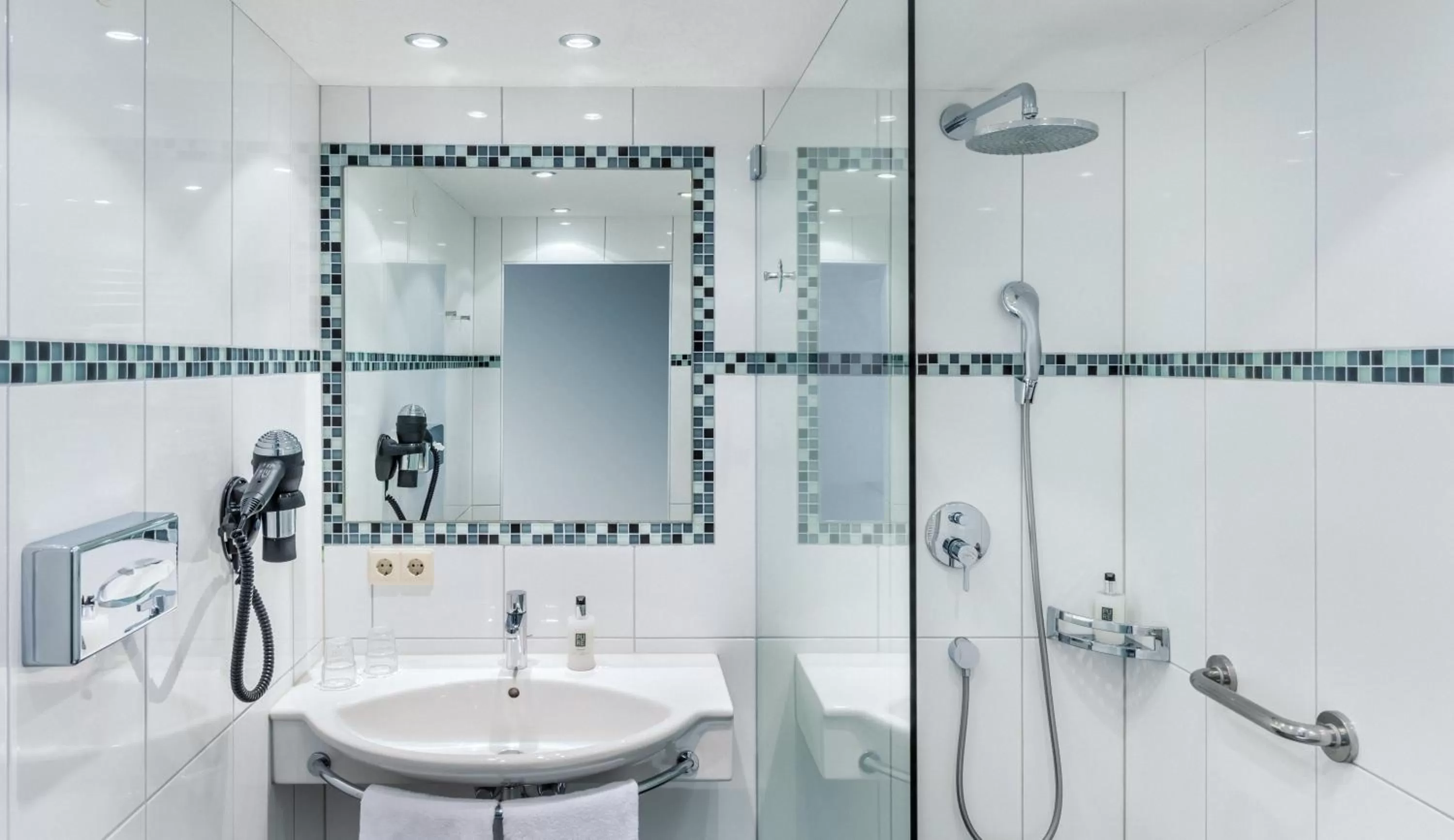 Staff, Bathroom in Wohlfühlhotel Landmann