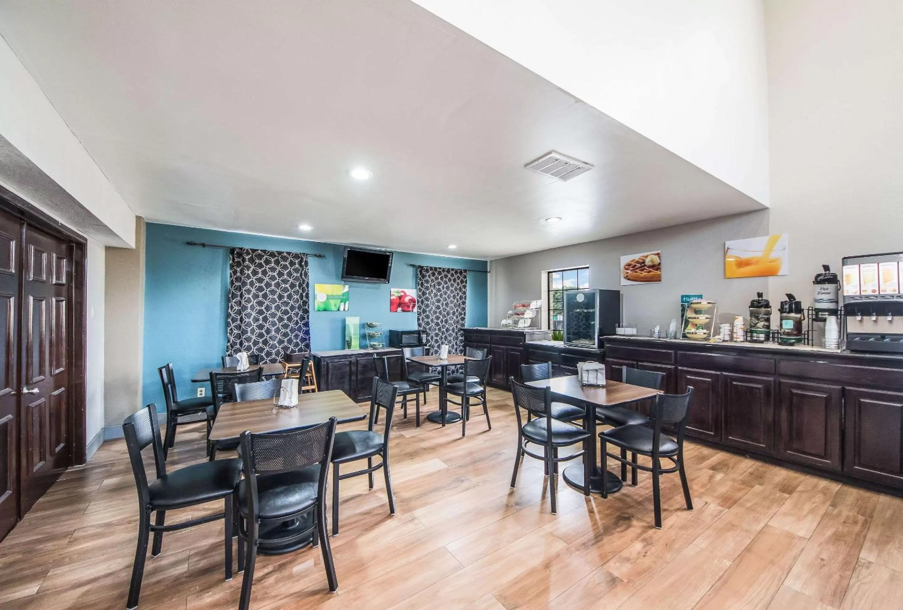 Restaurant/places to eat in Quality Inn Medical Center