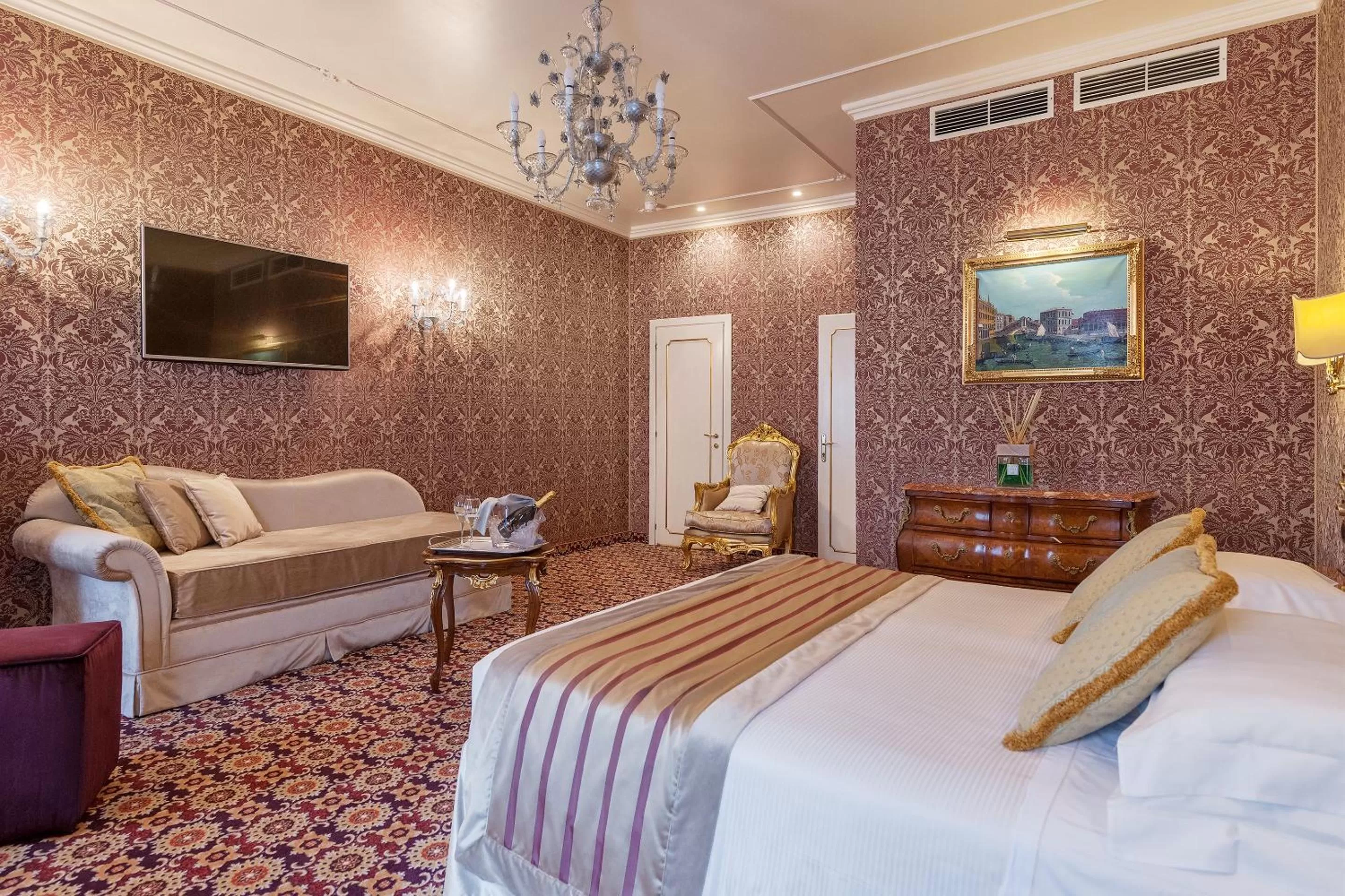 Photo of the whole room, Bed in Hotel Ca' dei Conti