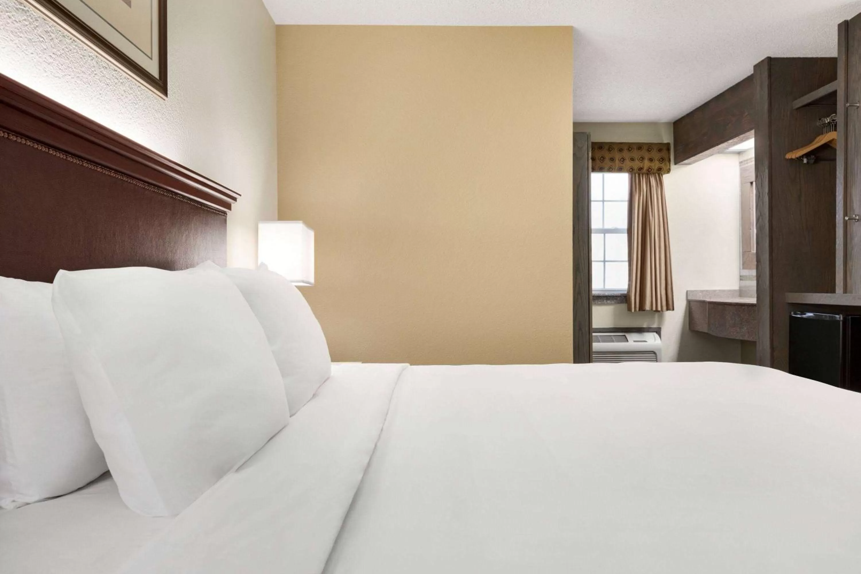 Photo of the whole room, Bed in Travelodge by Wyndham Coffeyville