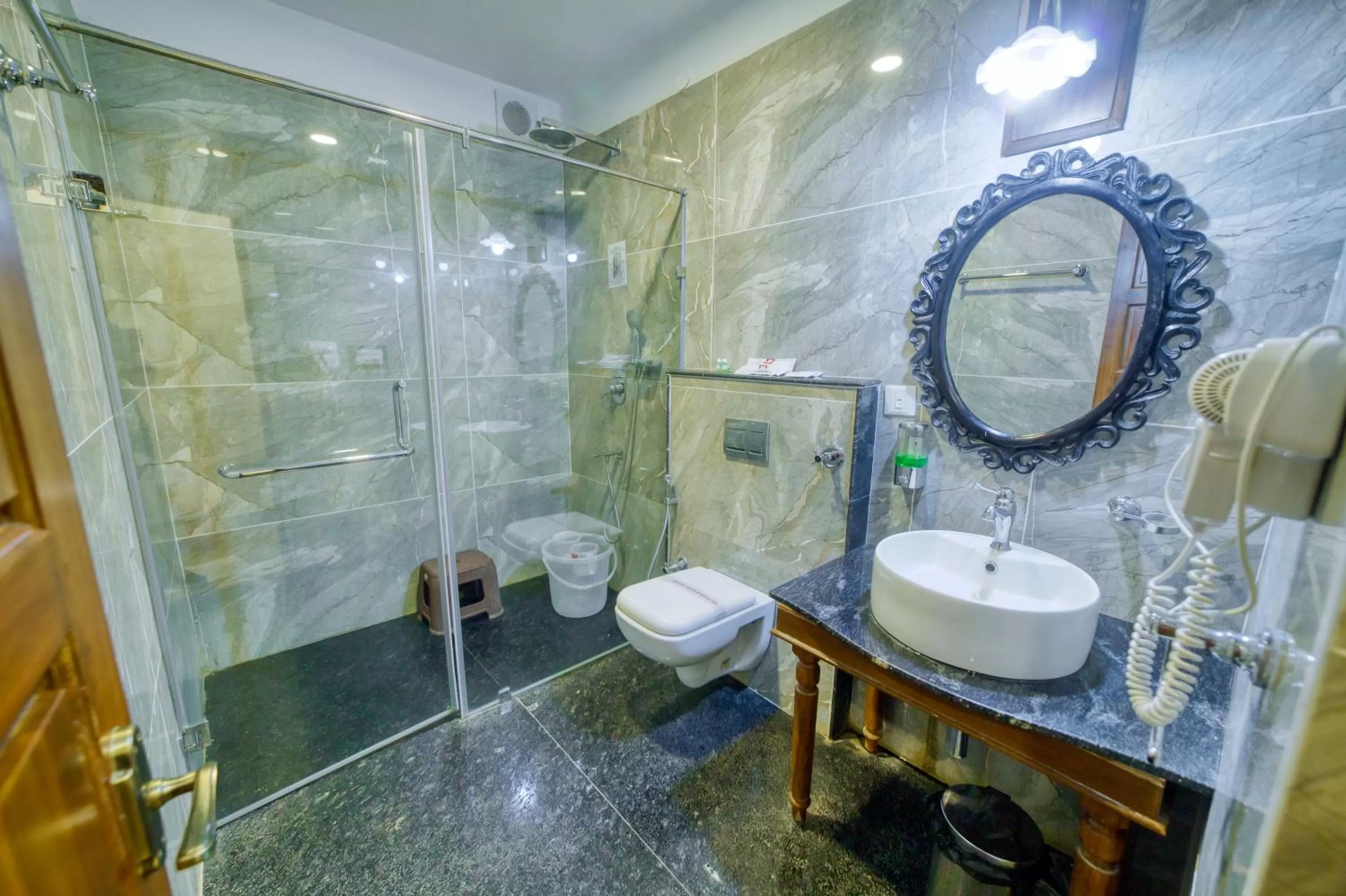 Bathroom in HOTEL WINDSOR CASTLE