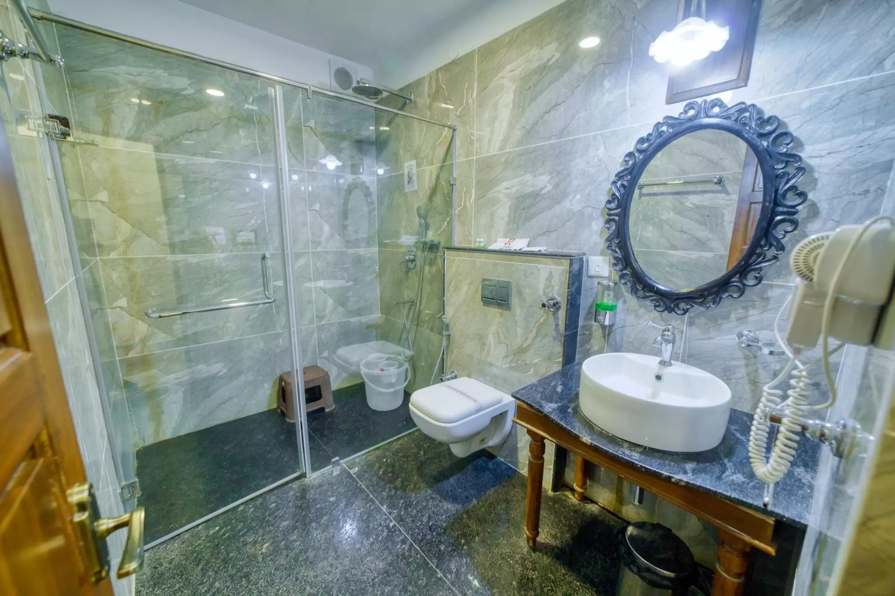 Superior Double Room - single occupancy in HOTEL WINDSOR CASTLE Superior Double Room - single occupancy in HOTEL WINDSOR CASTLE