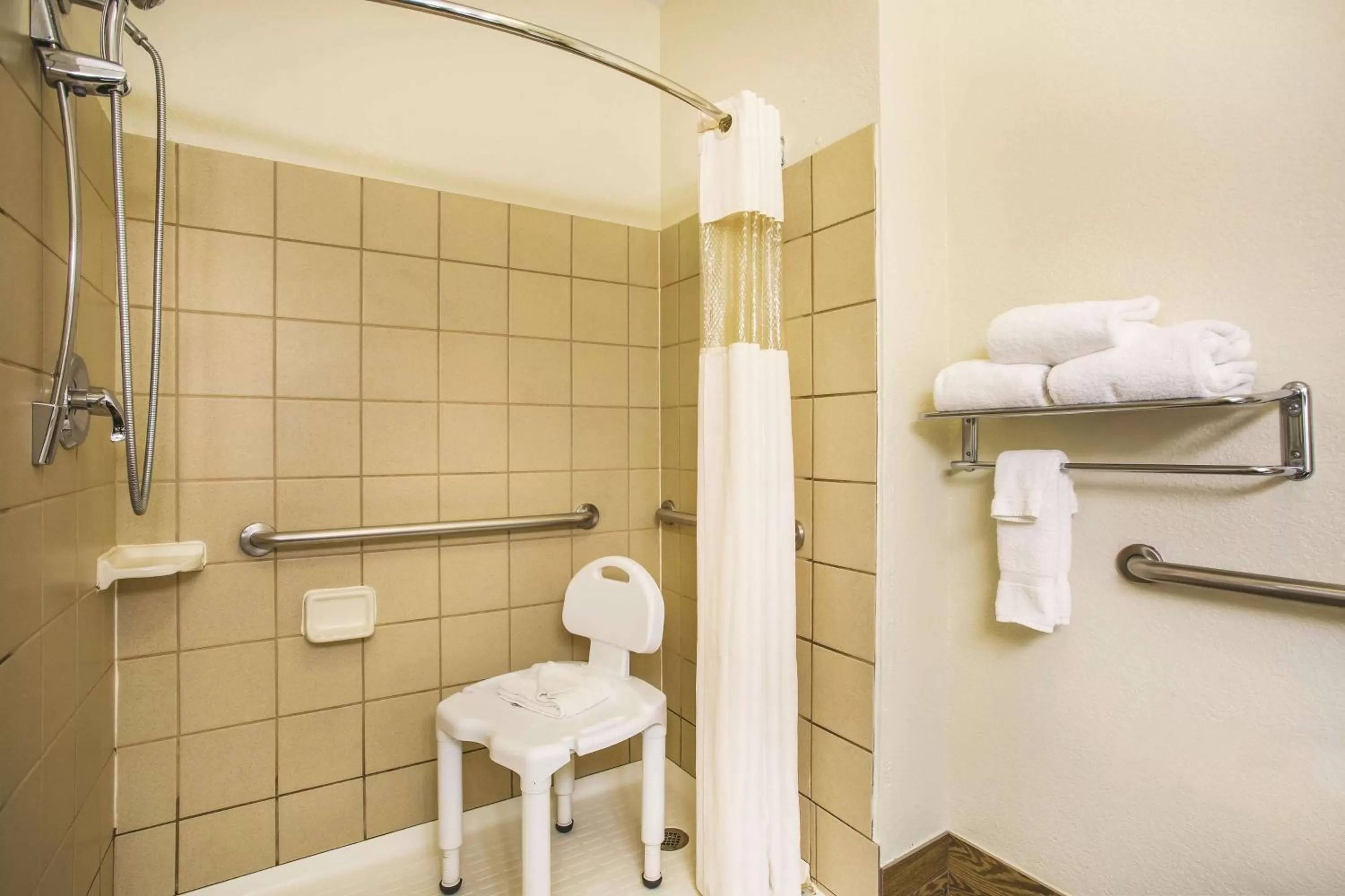 Photo of the whole room in La Quinta by Wyndham Fruita