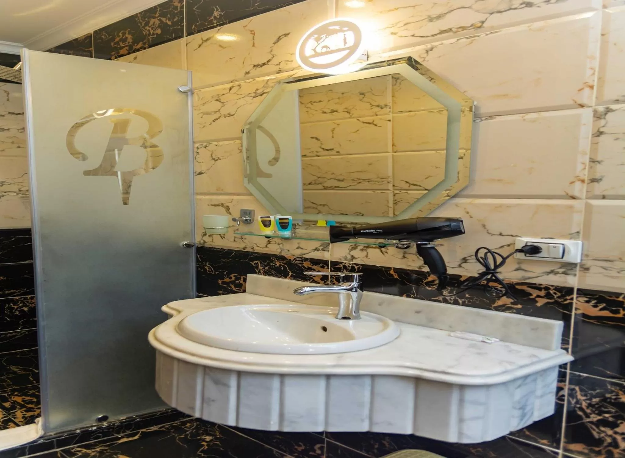 Bathroom in Brothers Pyramids View