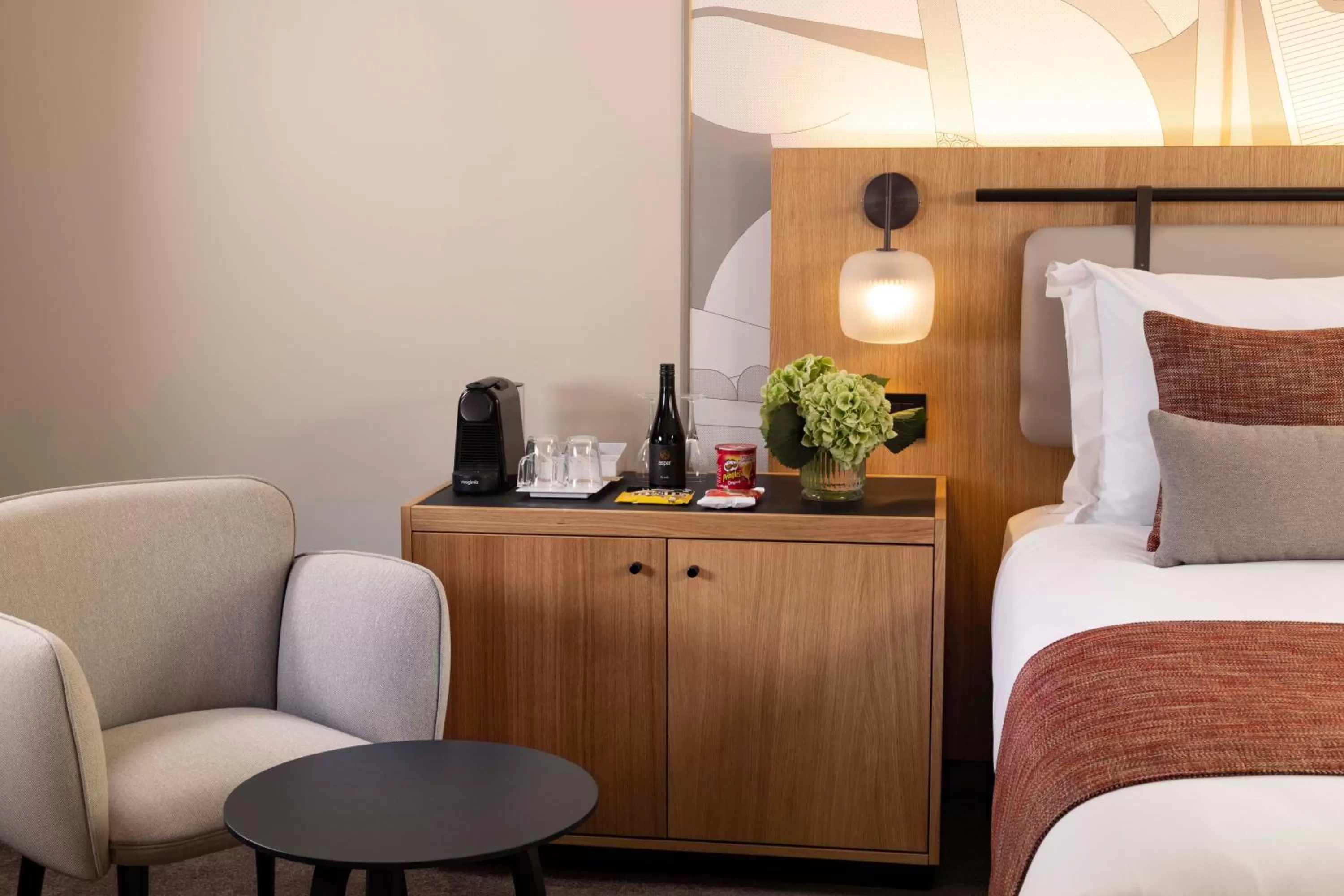 Coffee/tea facilities, Bed in Hotel La Diligence