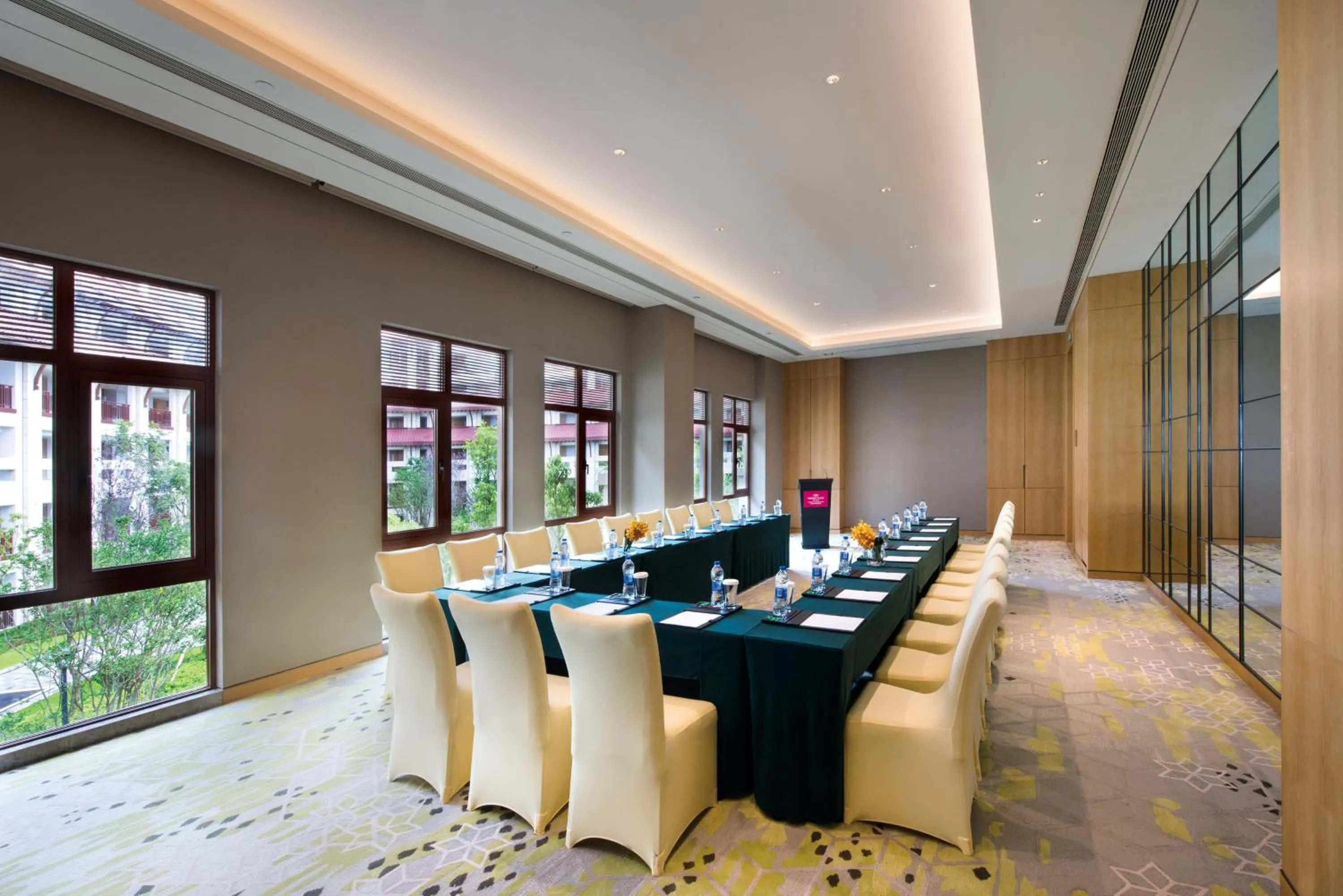 Meeting/conference room in Crowne Plaza - Kunming Ancient Dian Town by IHG