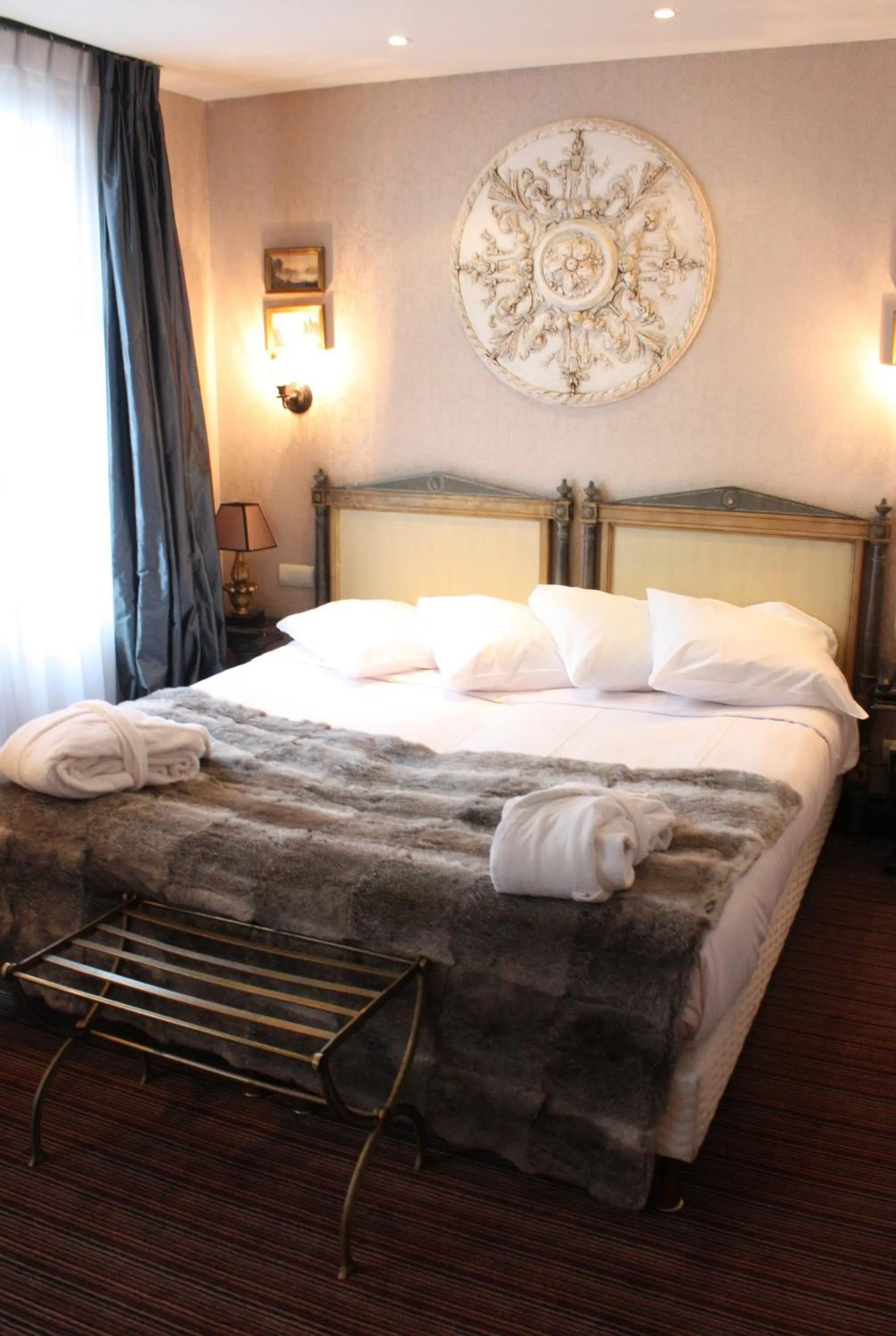 Bed in Hôtel du Romancier