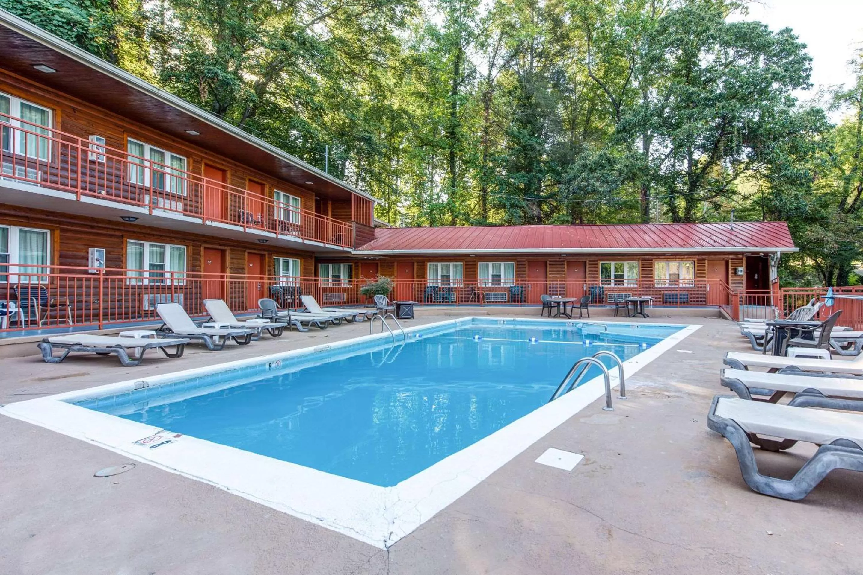 Swimming pool in Quality Inn Creekside - Downtown Gatlinburg