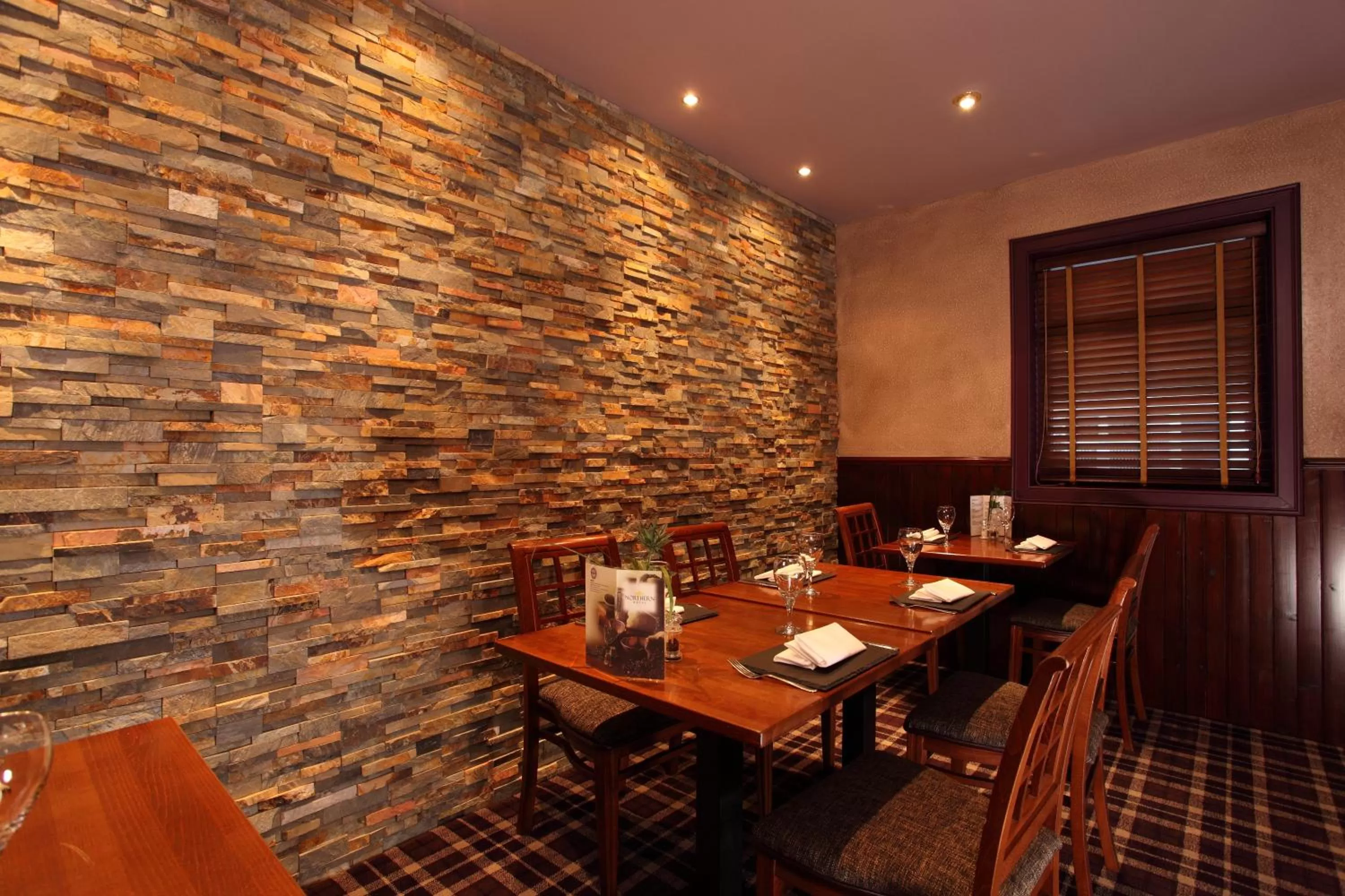 Restaurant/places to eat in Northern Hotel