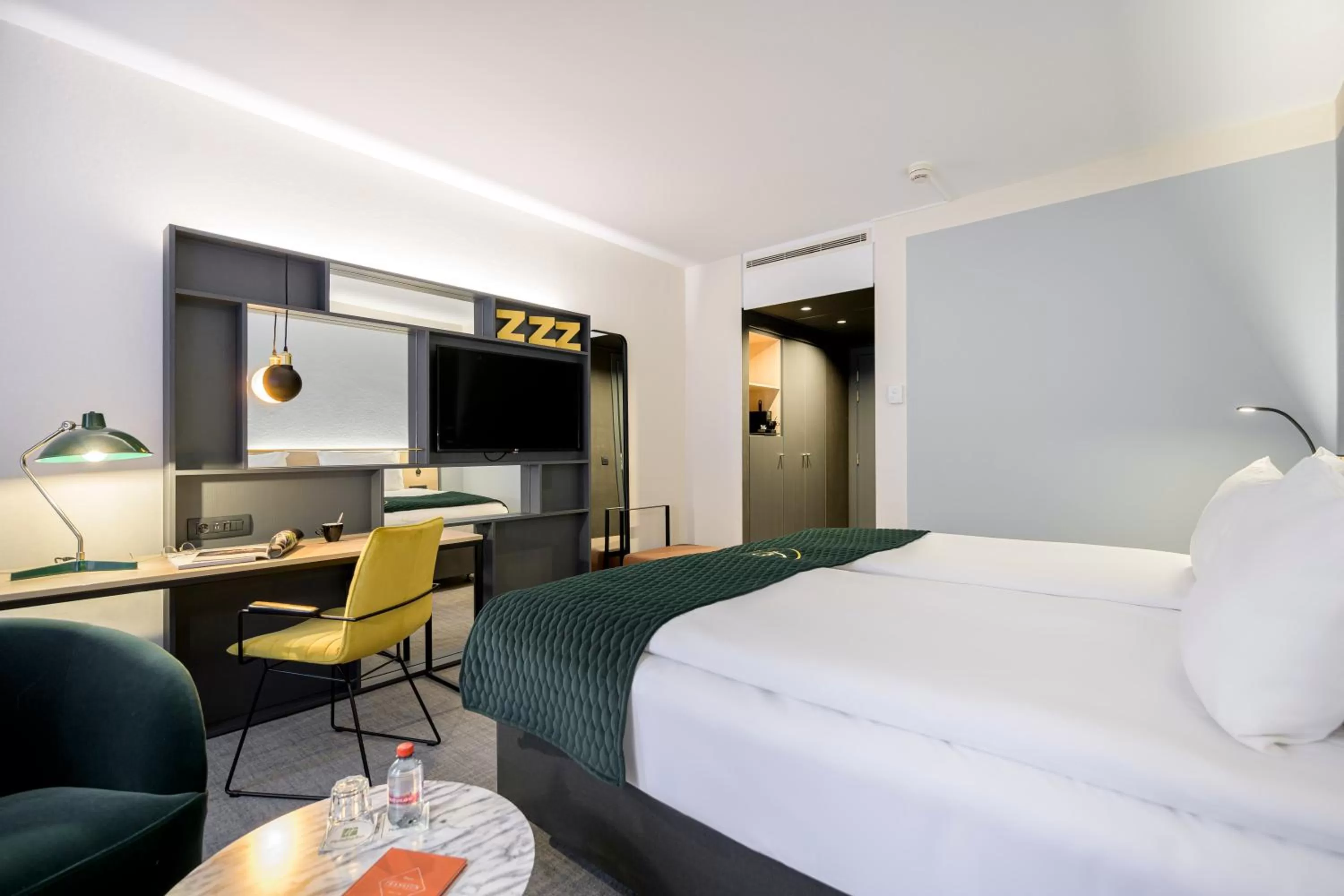 Photo of the whole room, Bed in Holiday Inn Hasselt by IHG