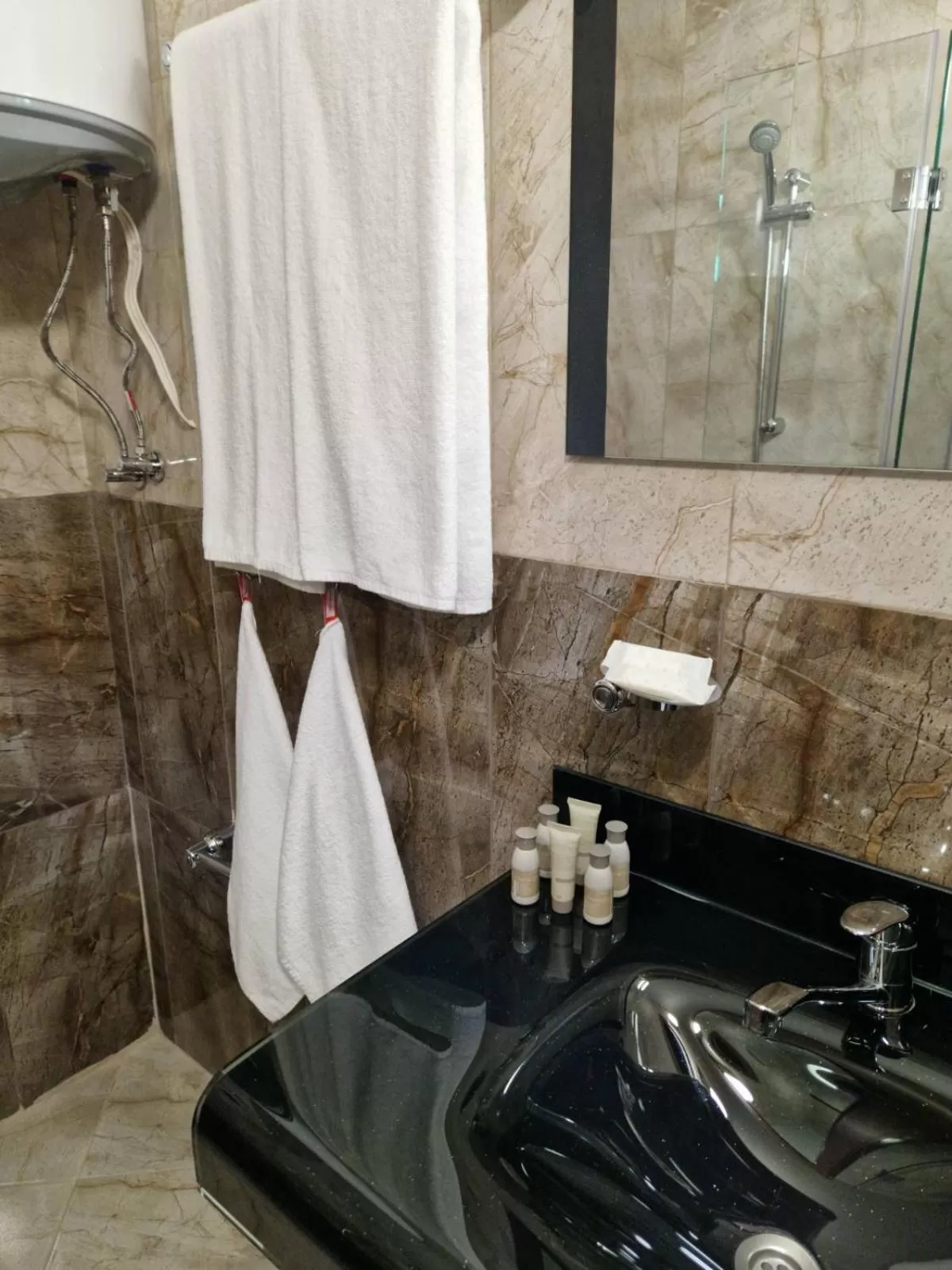 Bathroom in Hotel Leda