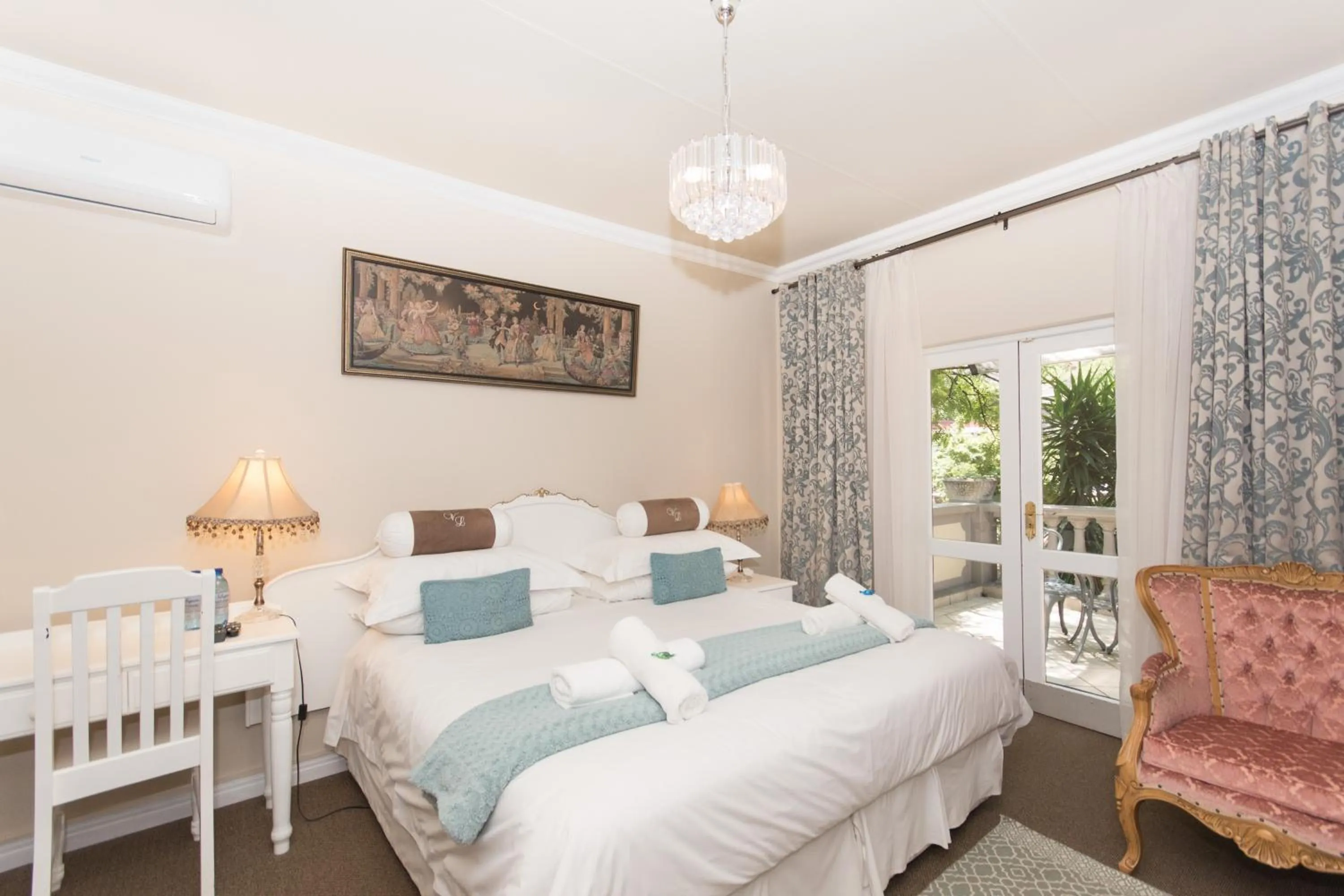 Bedroom, Bed in Villa Lugano Guesthouse