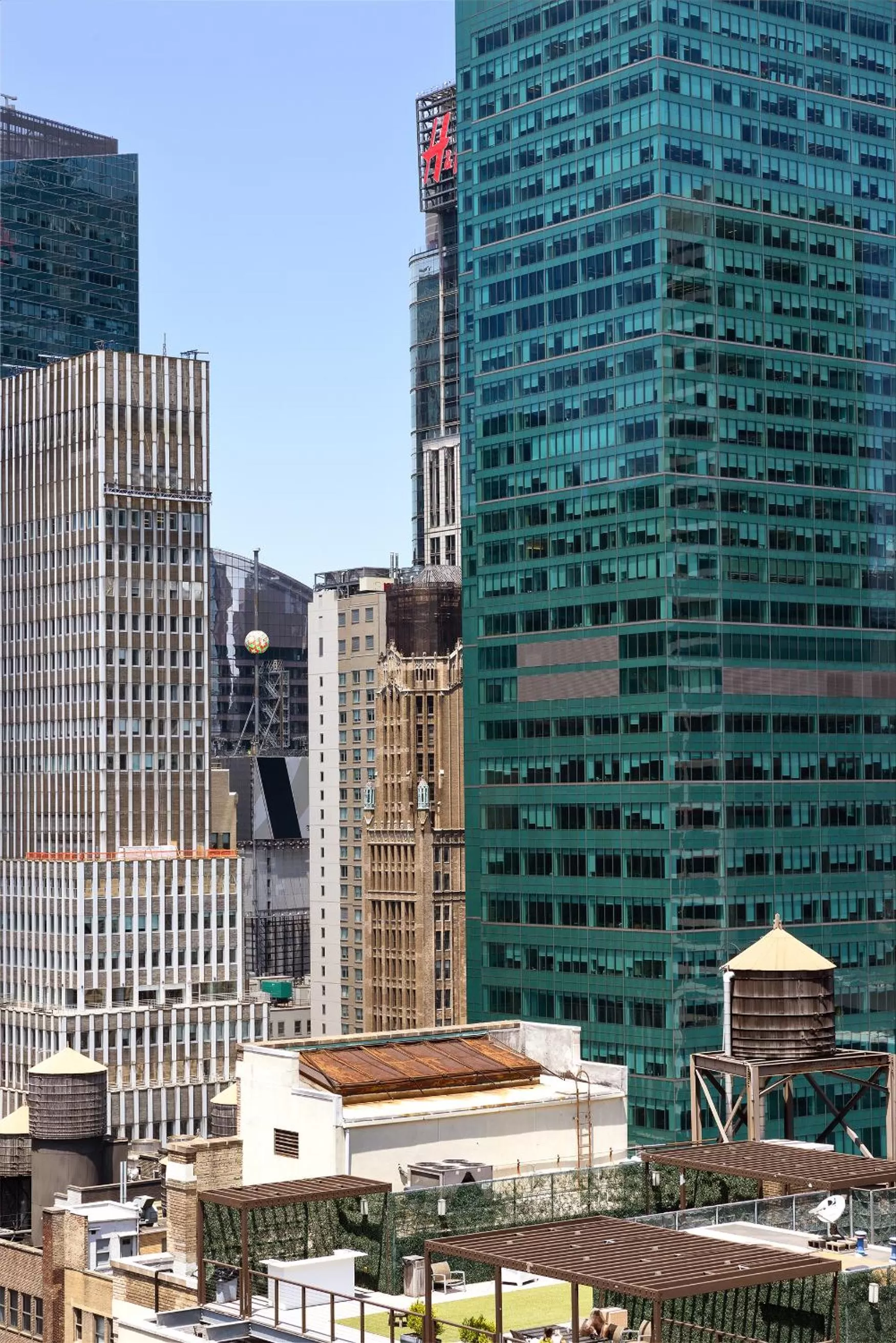 Nearby landmark in Grayson Hotel