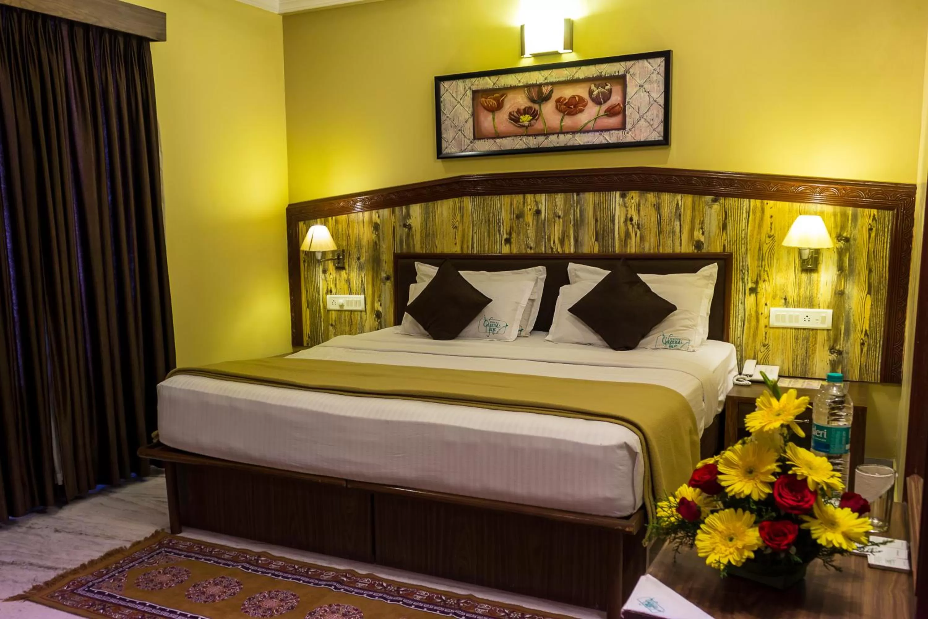 Bed in Hotel Chennai Gate
