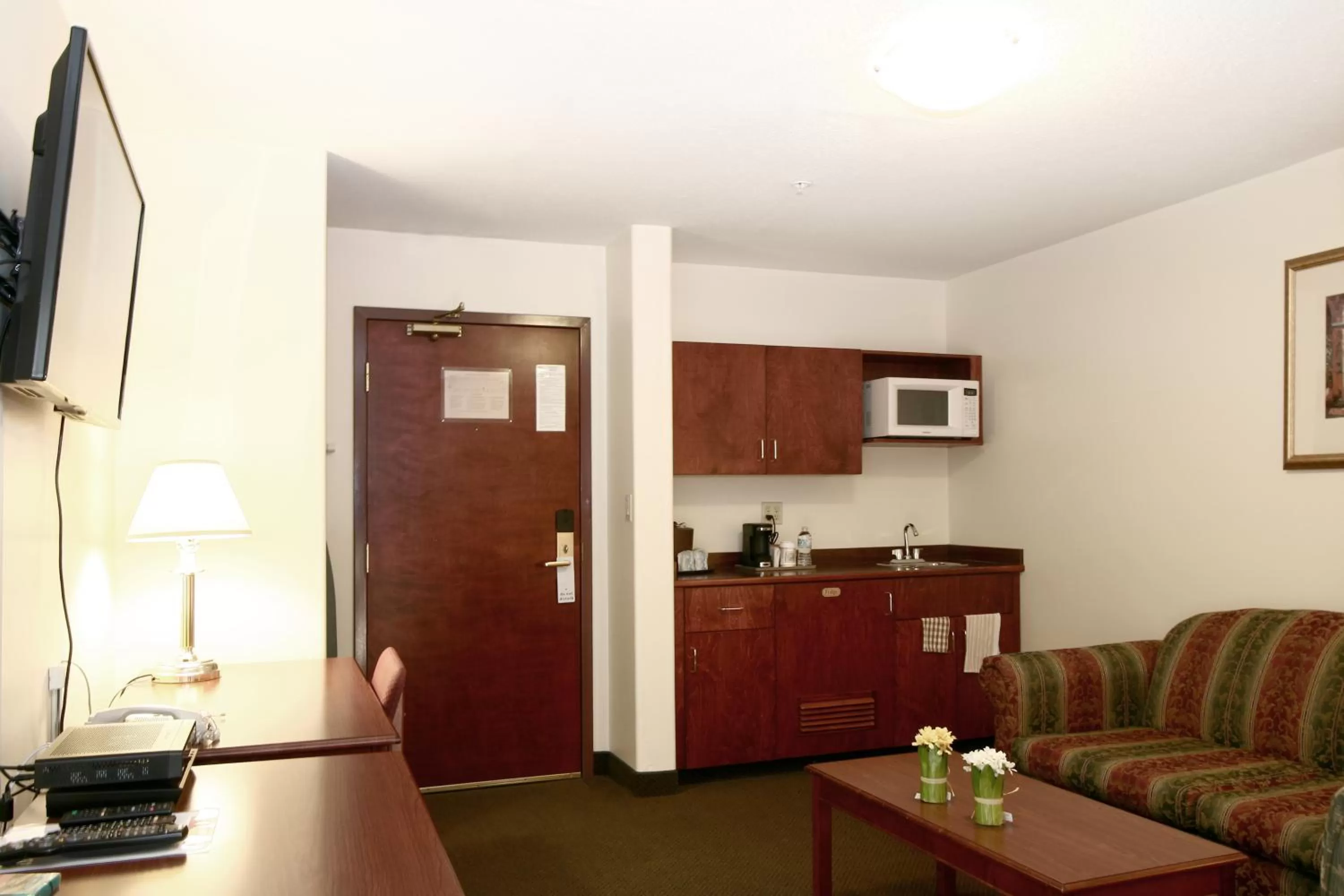 Kitchen or kitchenette in Foxwood Inn & Suites Drayton Valley