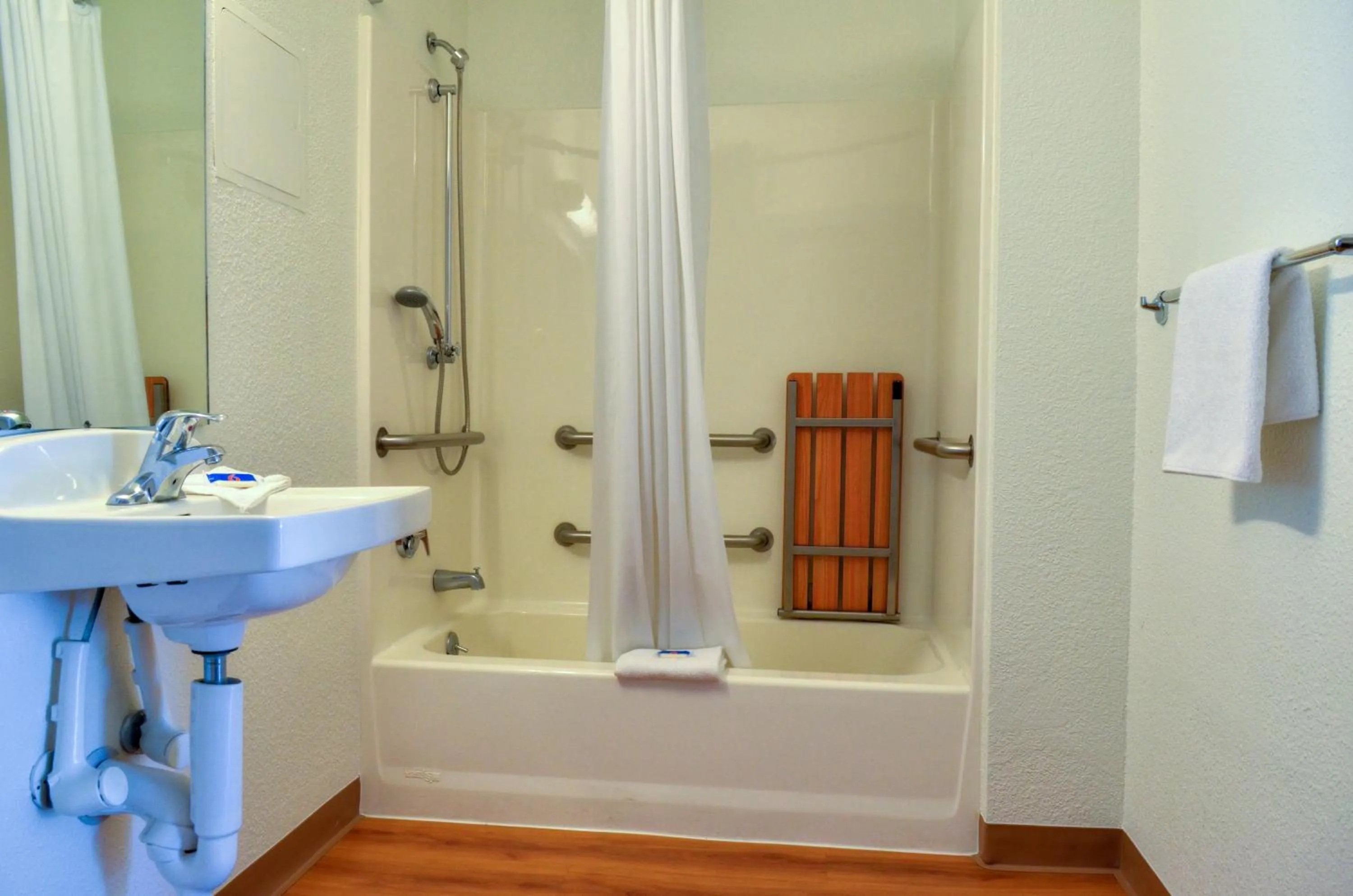 Bathroom in Motel 6-Santa Nella, CA - Los Banos - Interstate 5